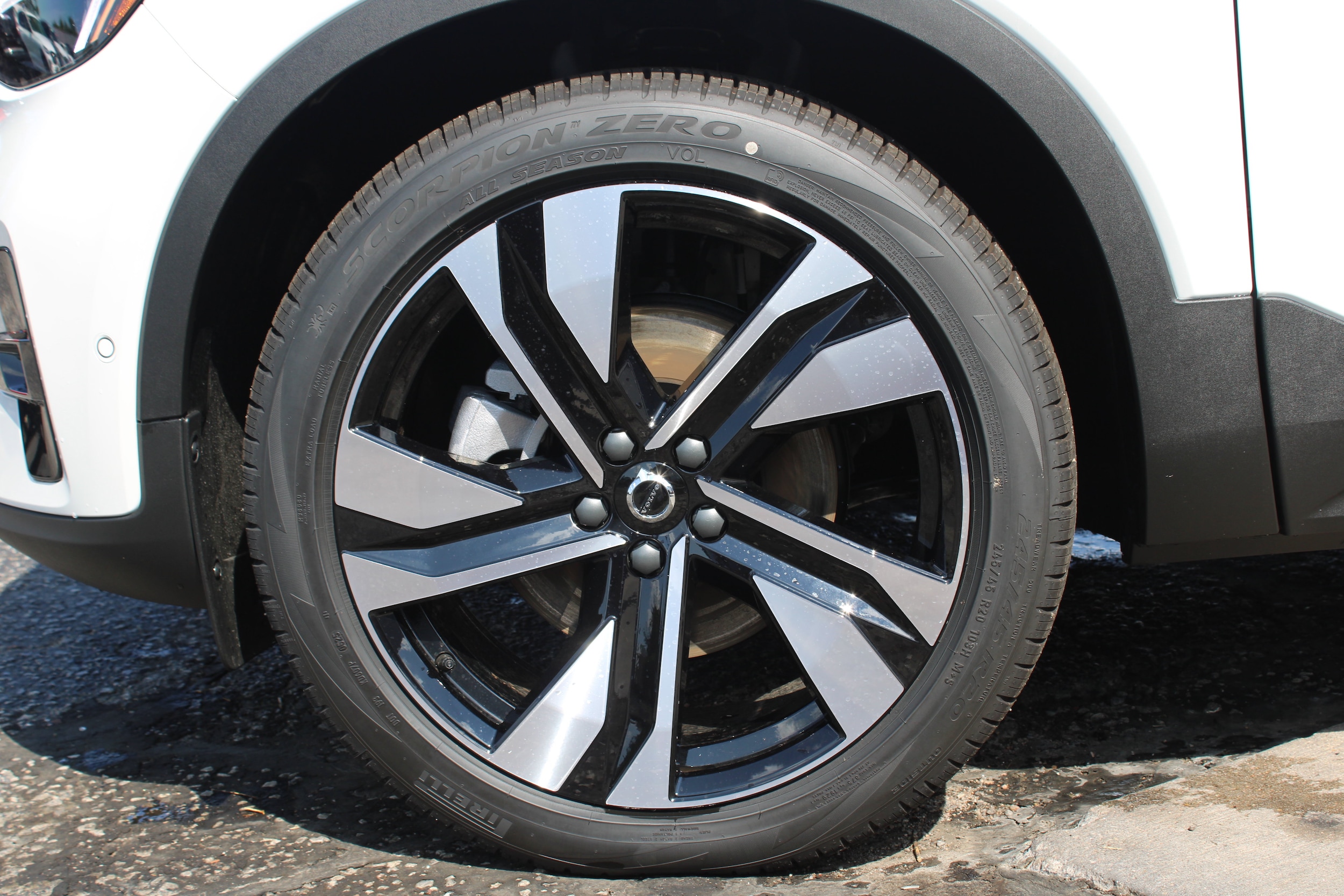 2026 Volvo XC40 Ultra - Photo 61