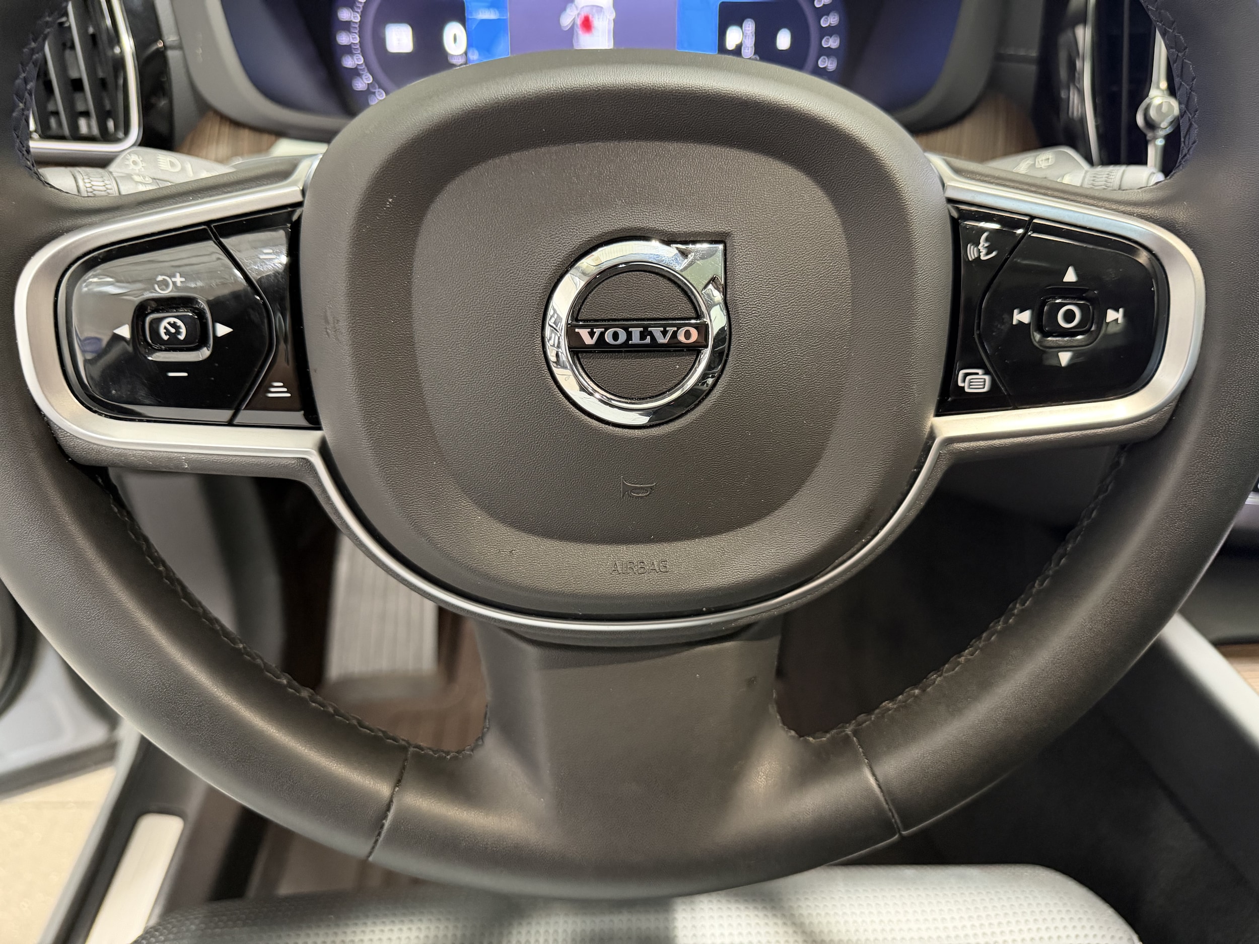 2023 Volvo XC60 Ultimate - Photo 13