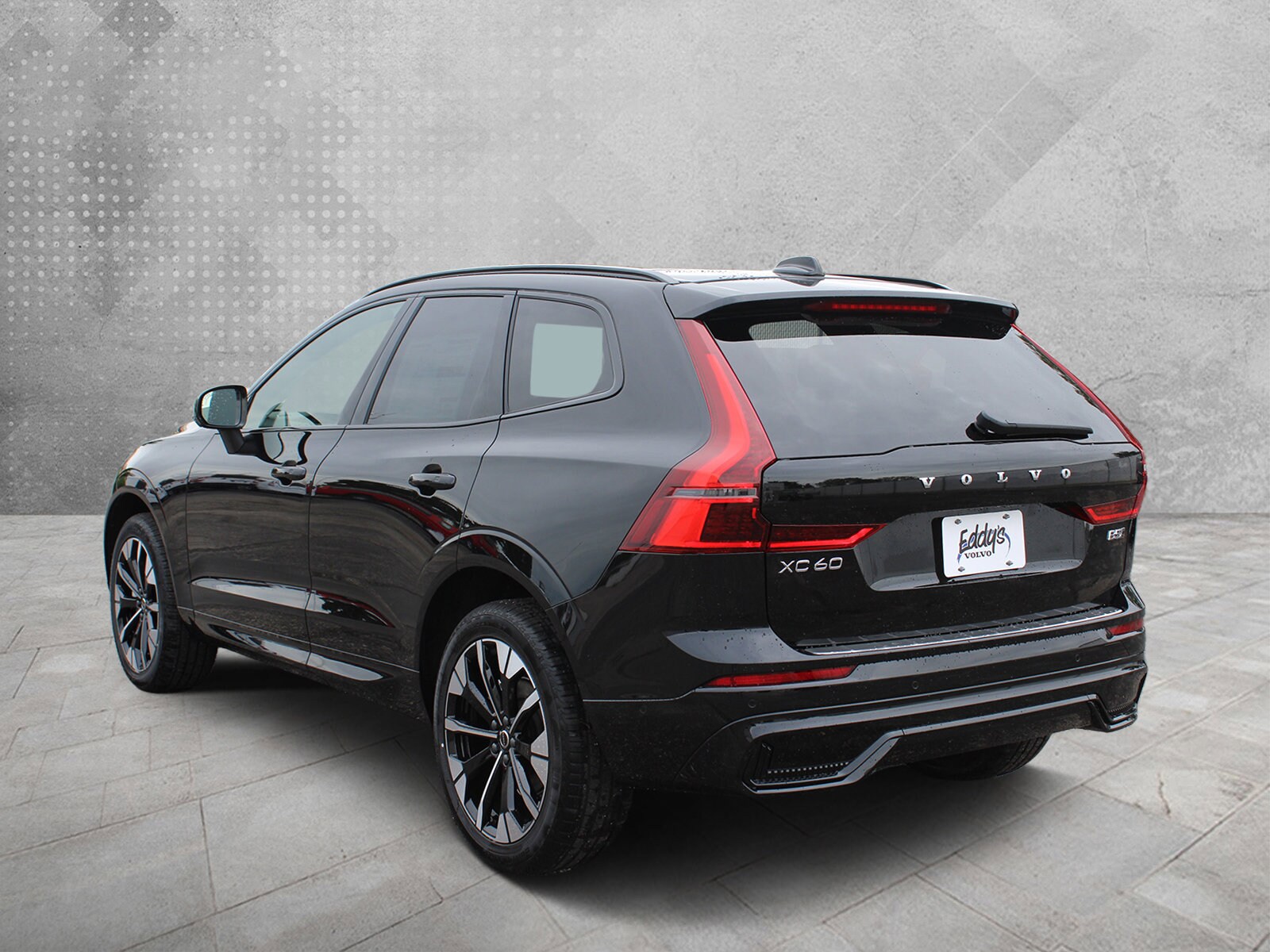 2026 Volvo XC60 B5 Plus photo 2
