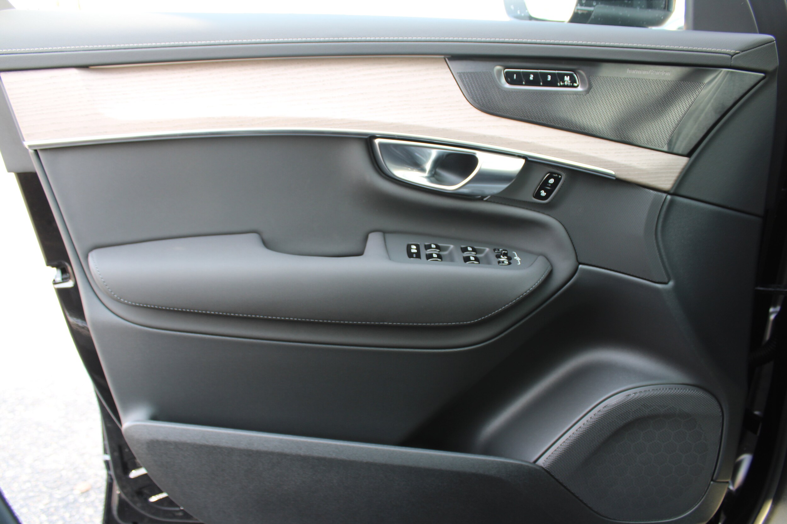 2026 Volvo XC90 Plus - Photo 26