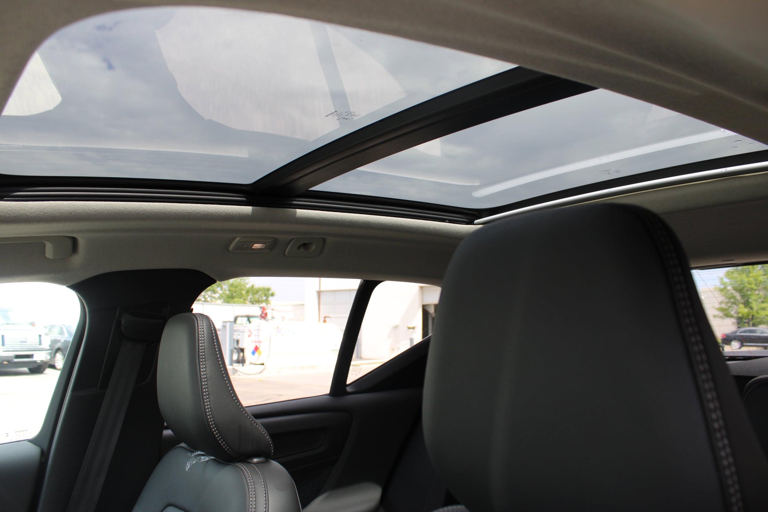 2026 Volvo XC40 Plus - Photo 12