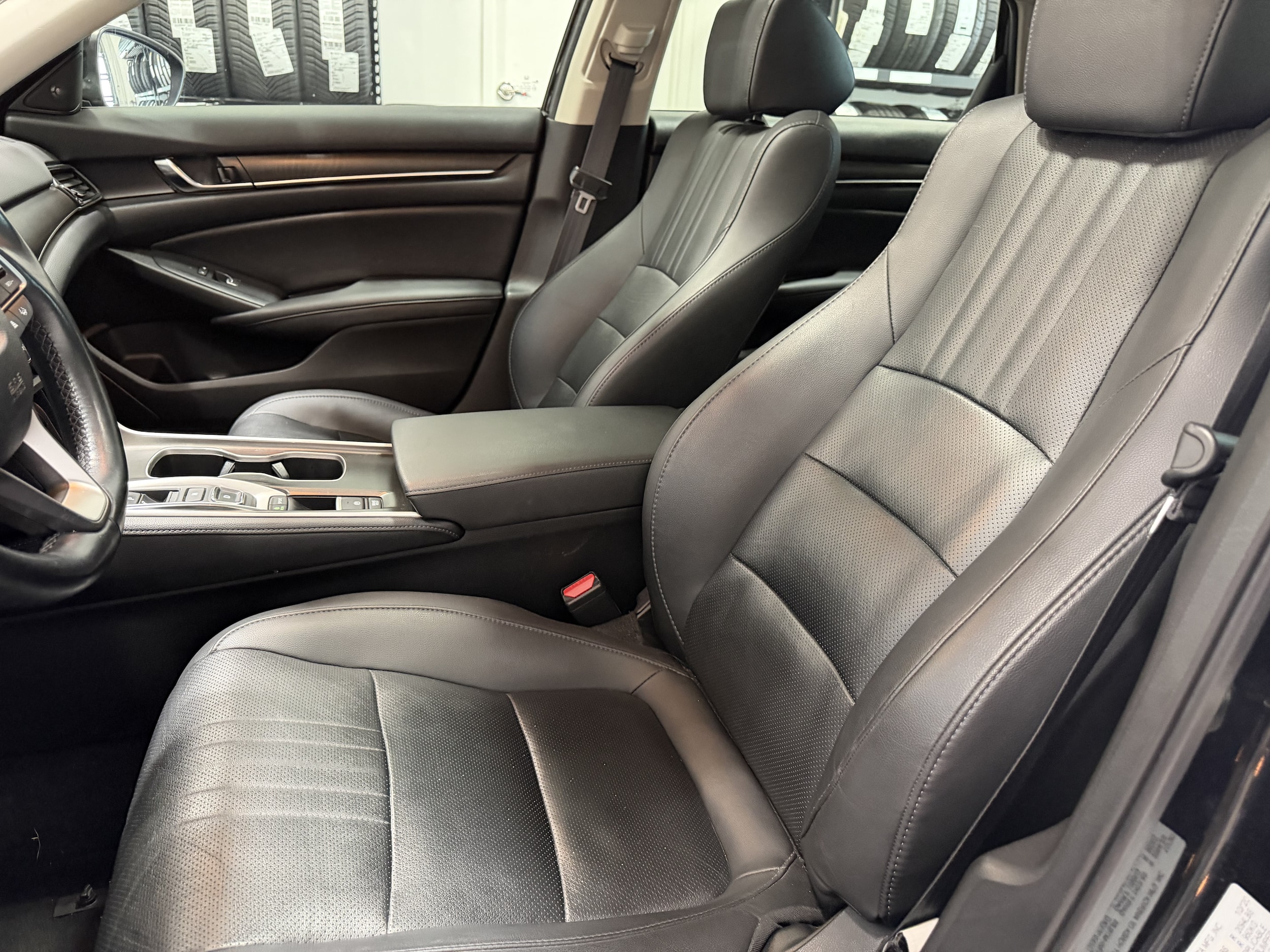 2021 Honda Accord Touring - Photo 14