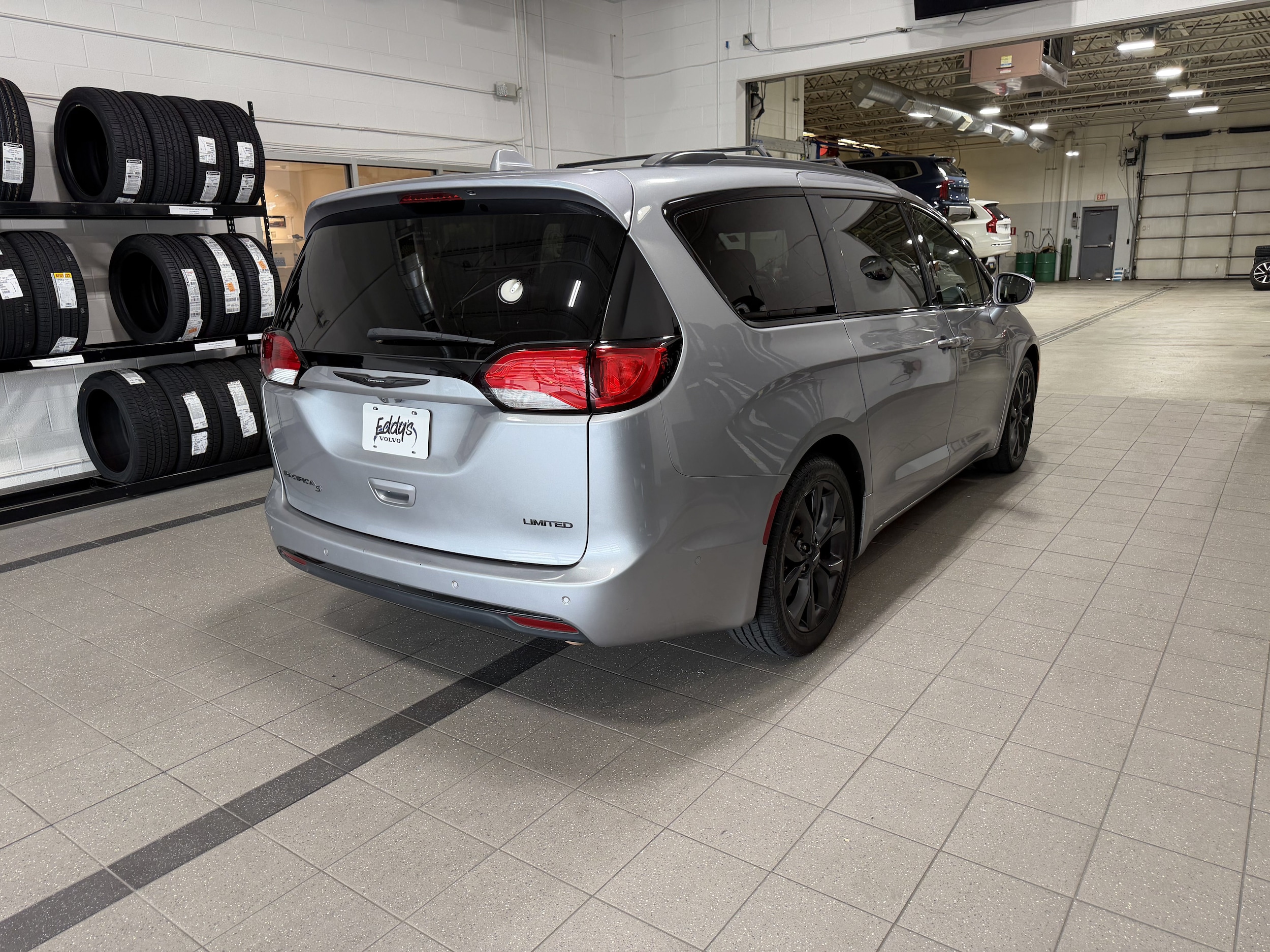 2018 Chrysler Pacifica Limited - Photo 9