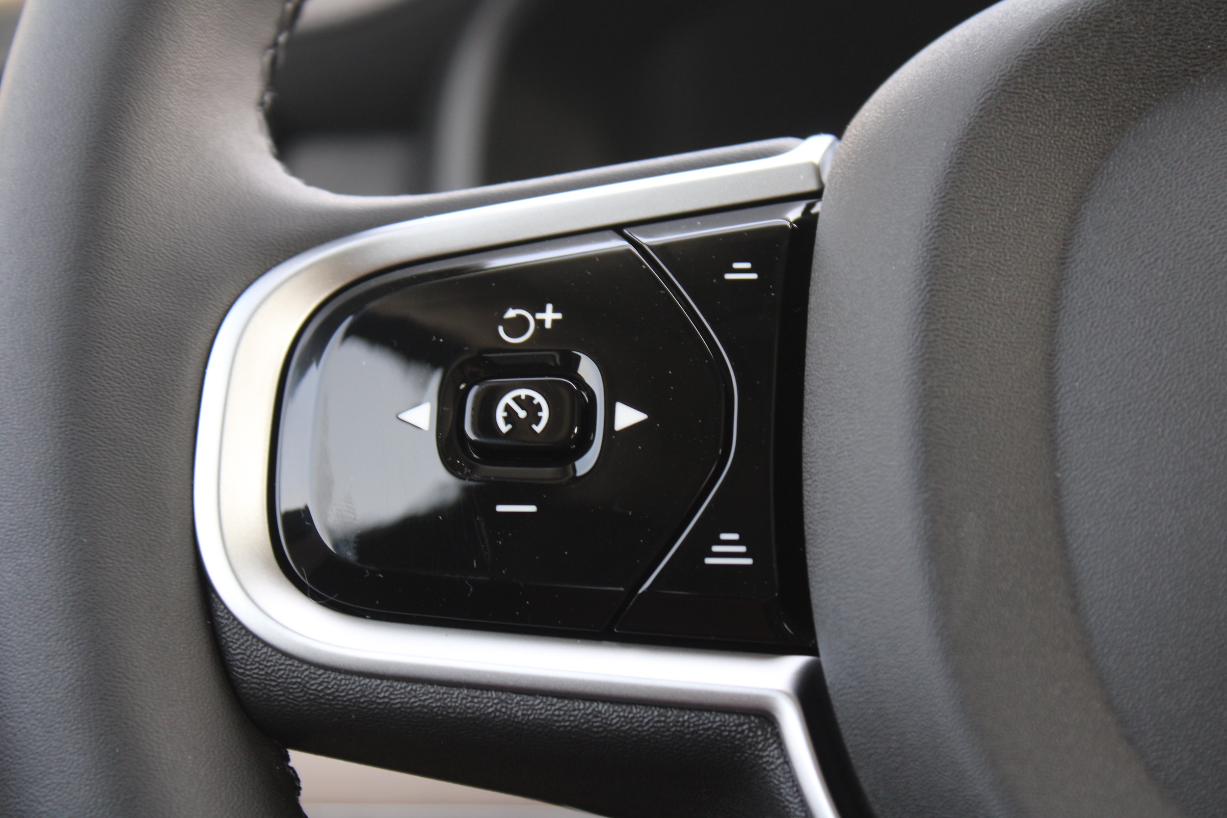 2026 Volvo XC90 Plus - Photo 12