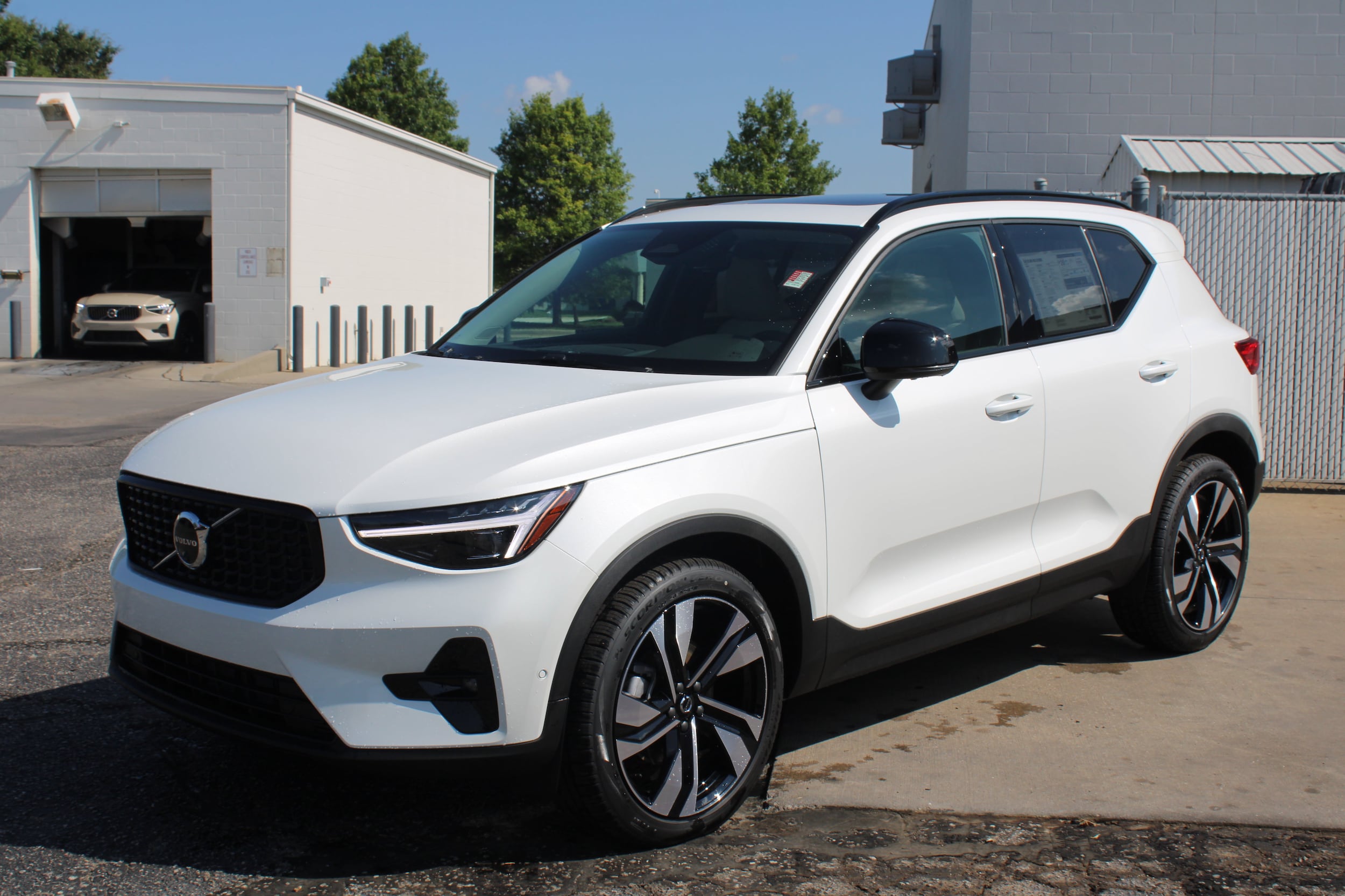 2026 Volvo XC40 Ultra - Photo 7