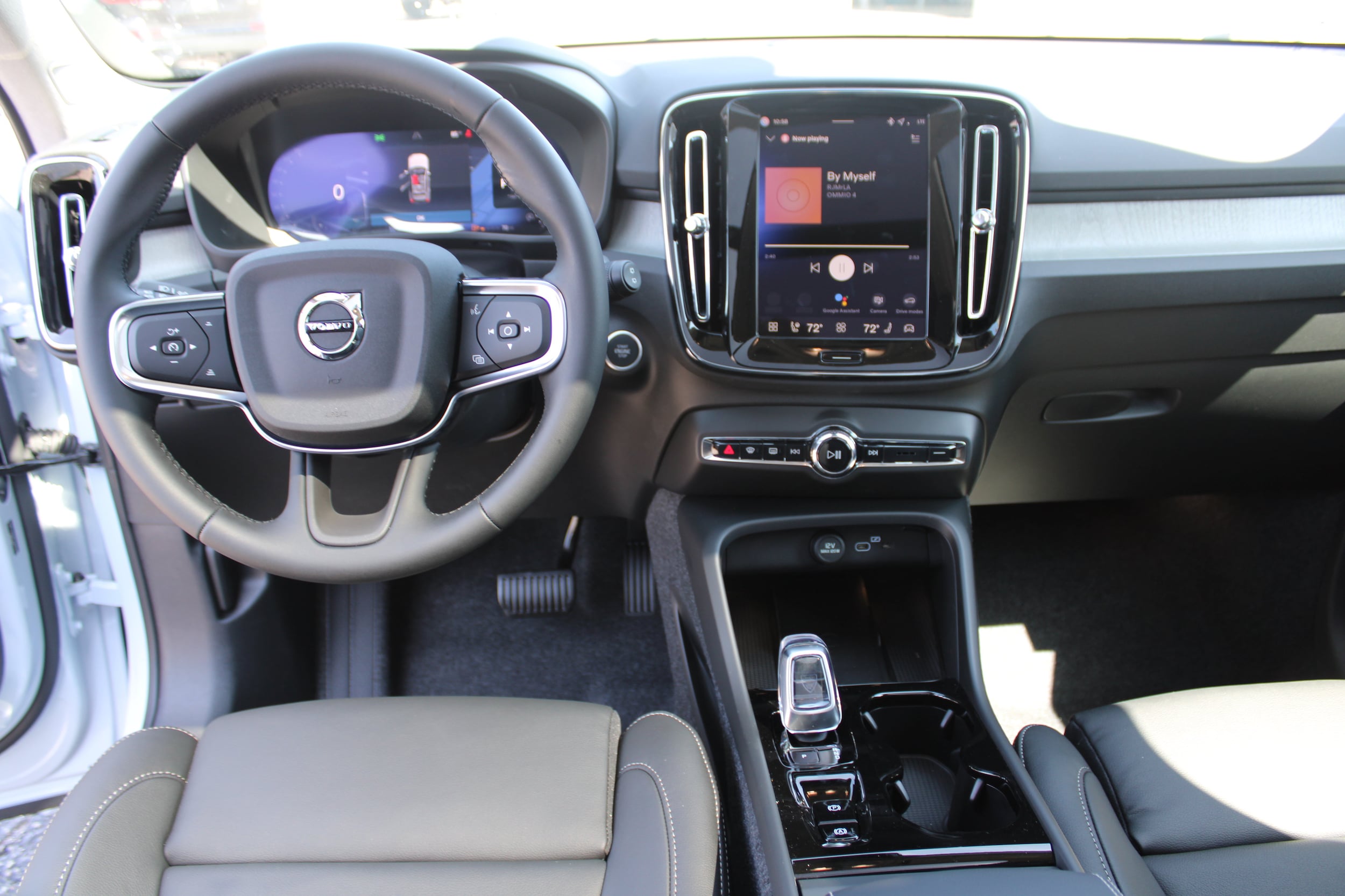 2026 Volvo XC40 Plus - Photo 27