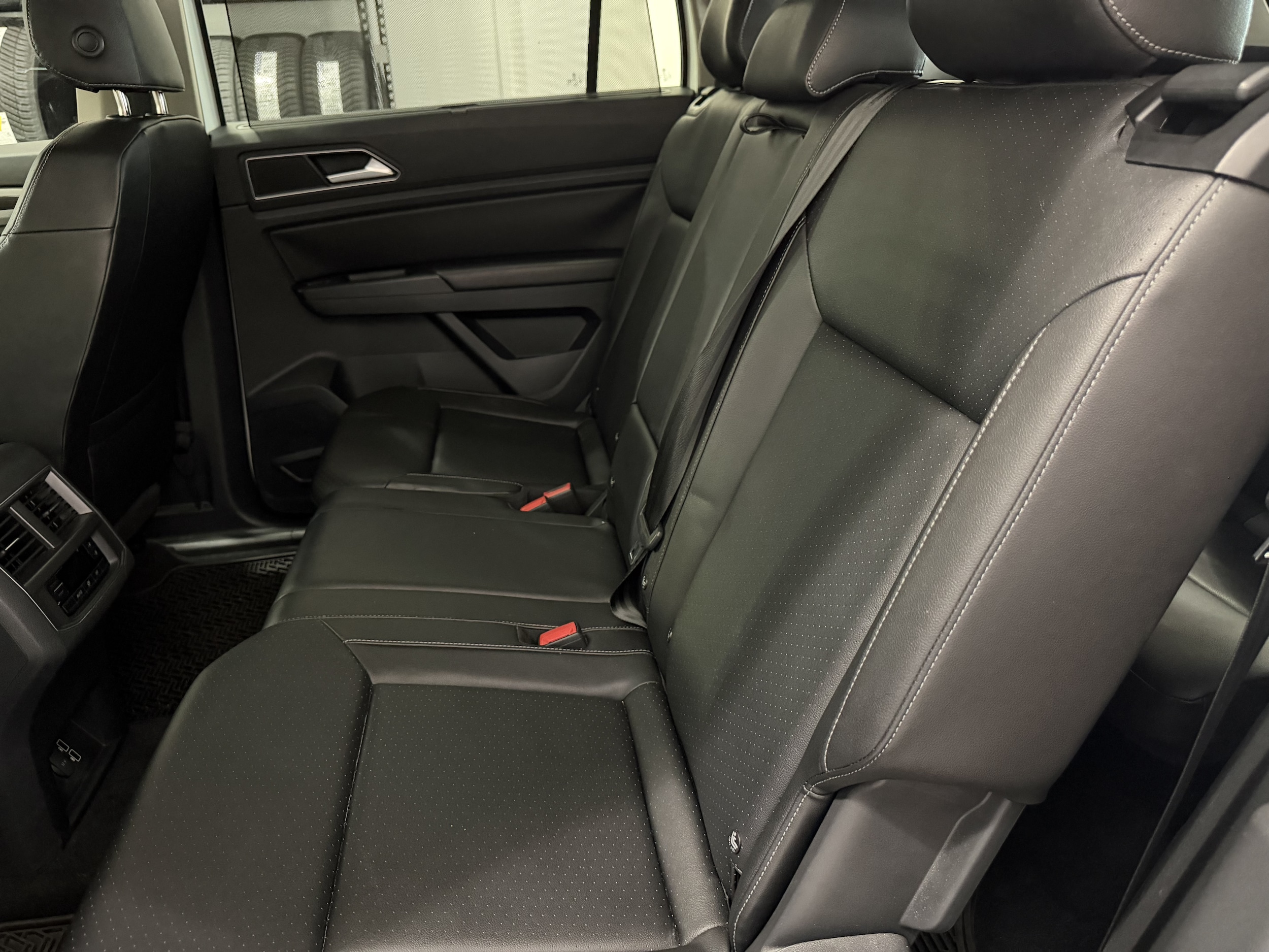 2018 Volkswagen Atlas SE w/Tech - Photo 27