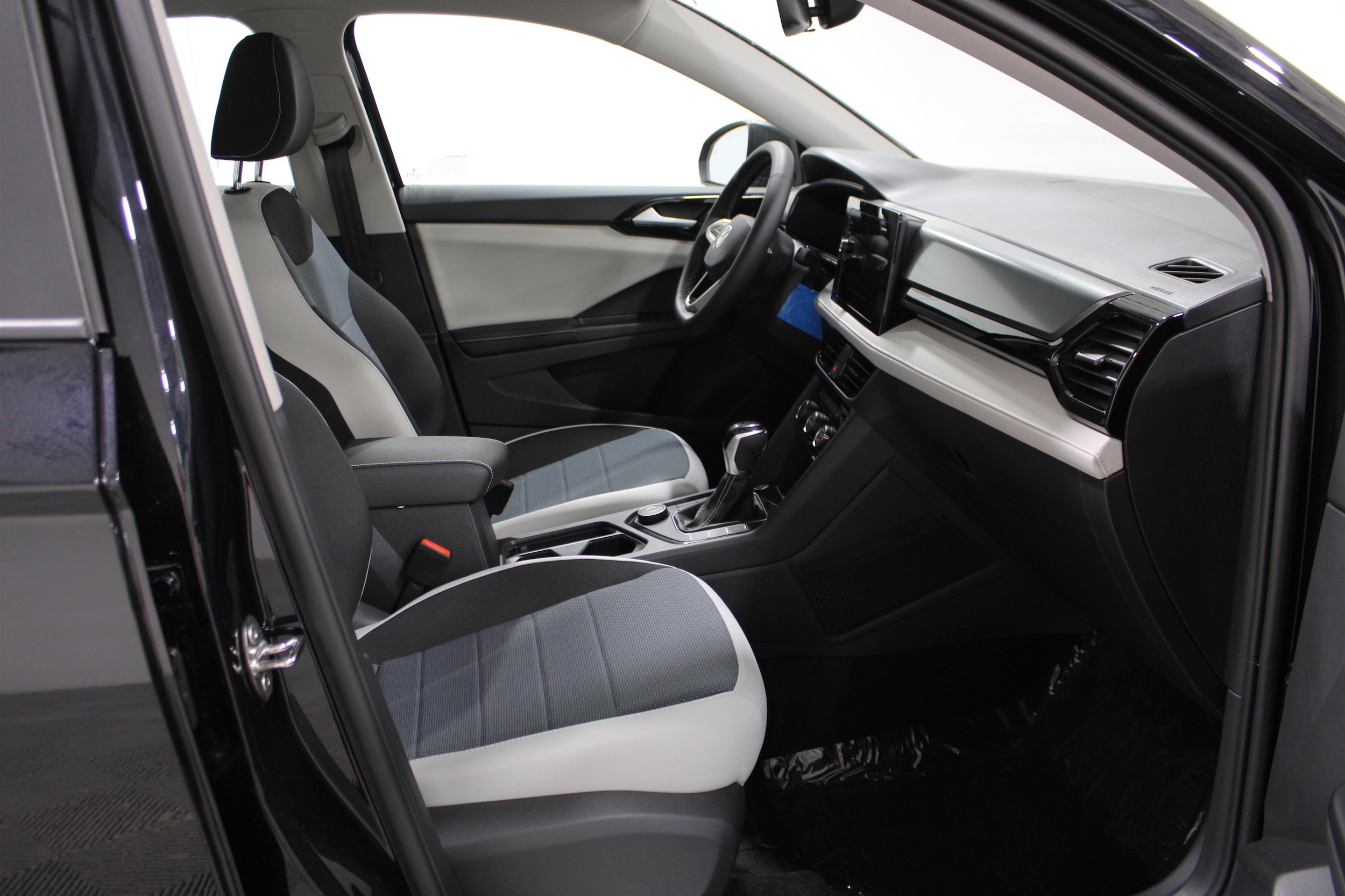 2025 Volkswagen Taos S - Photo 22