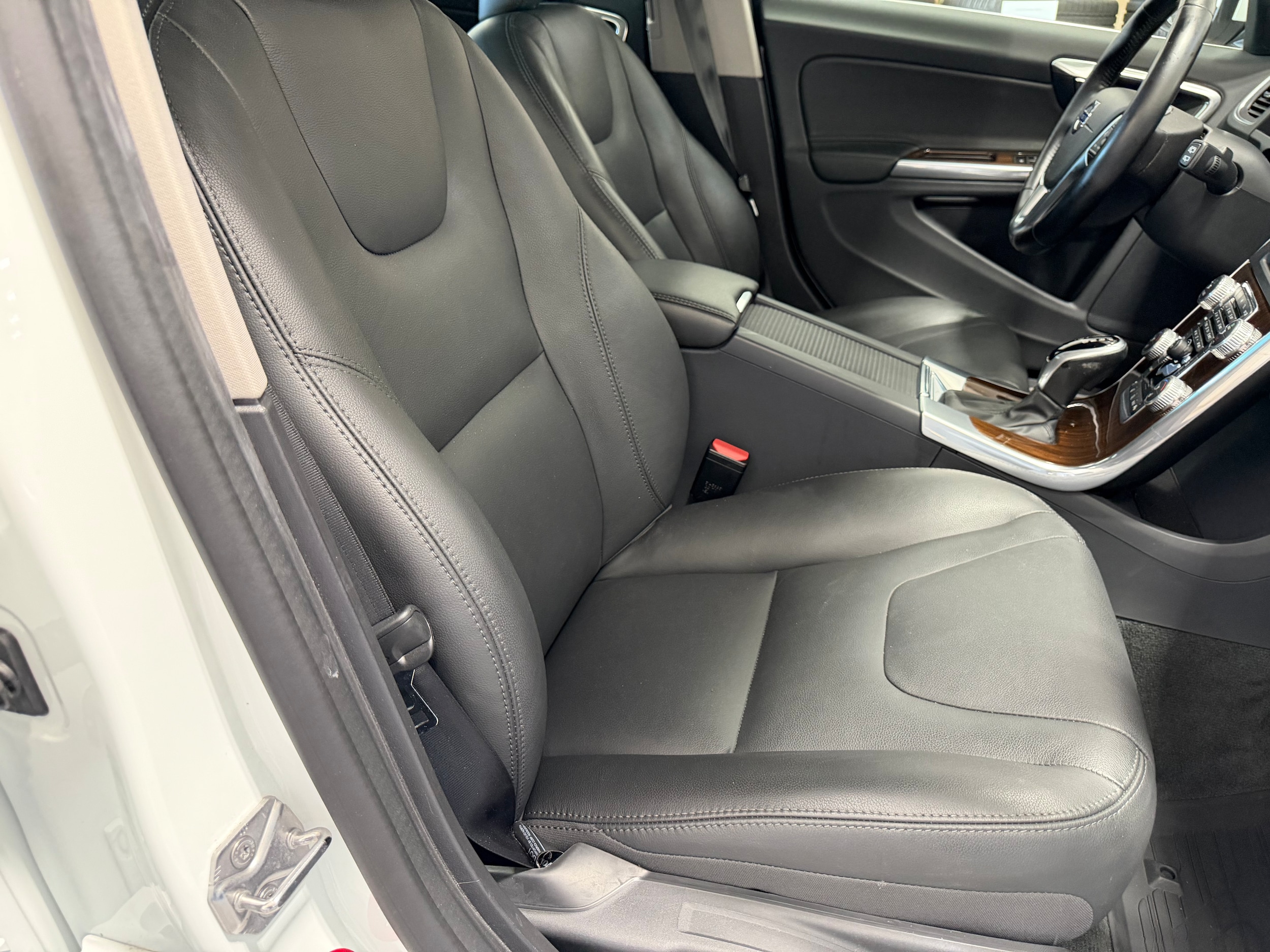 2017 Volvo V60 Premier - Photo 23