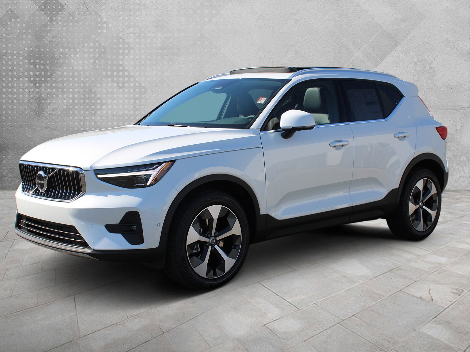 2025 Volvo XC40 Plus photo 3