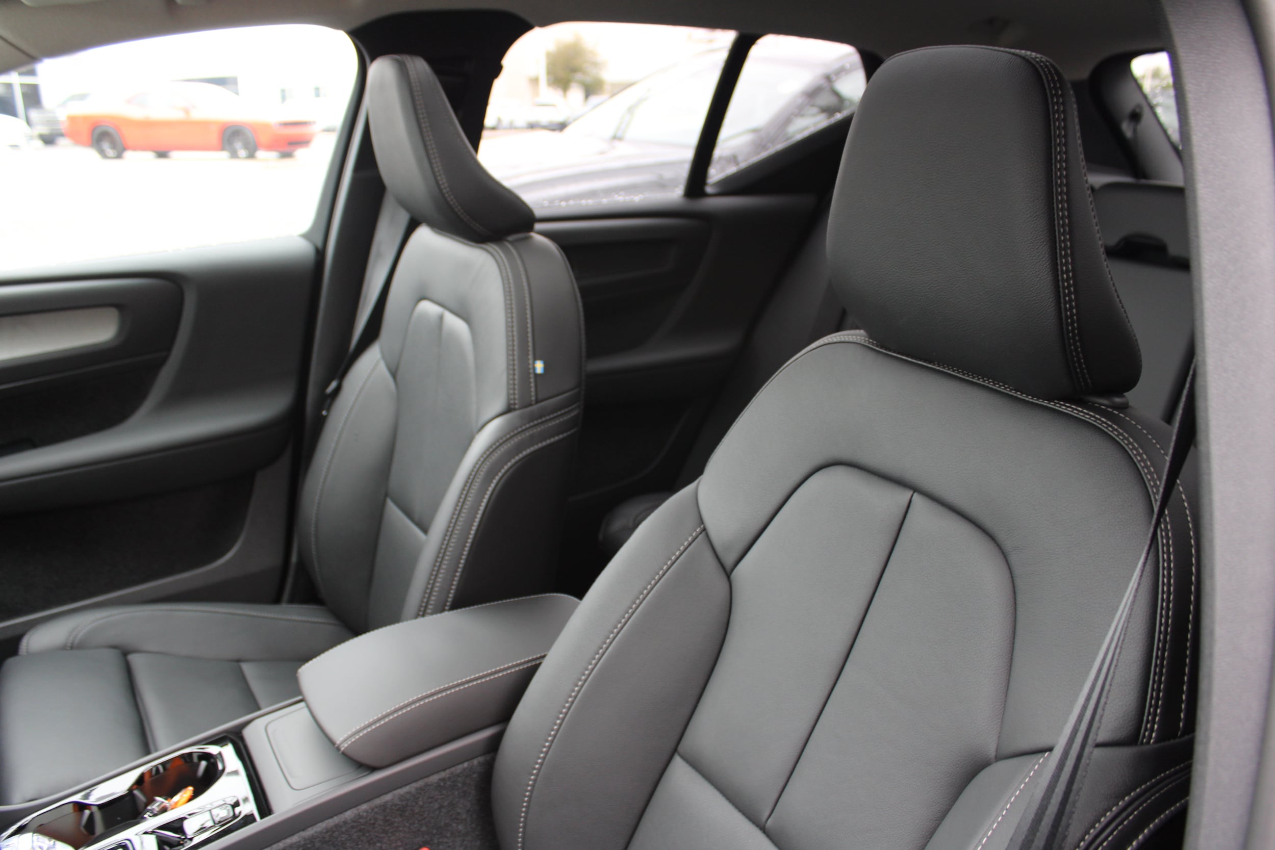 2026 Volvo XC40 Plus - Photo 15