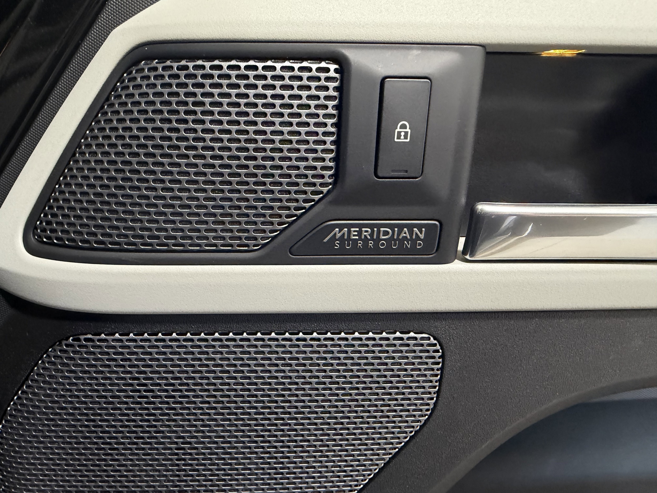 2022 Land Rover Defender X-Dynamic HSE - Photo 25