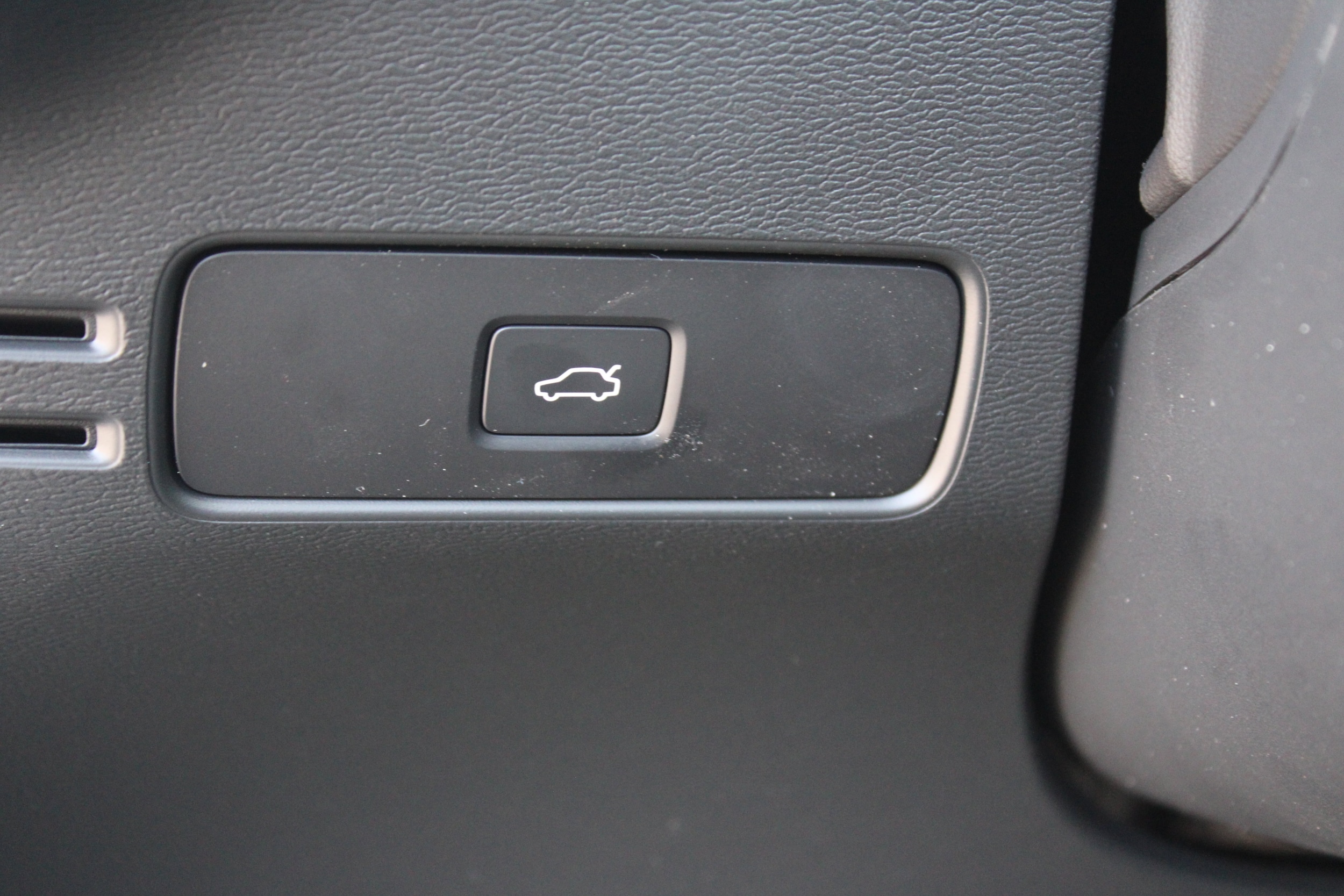 2026 Volvo XC40 Plus - Photo 17