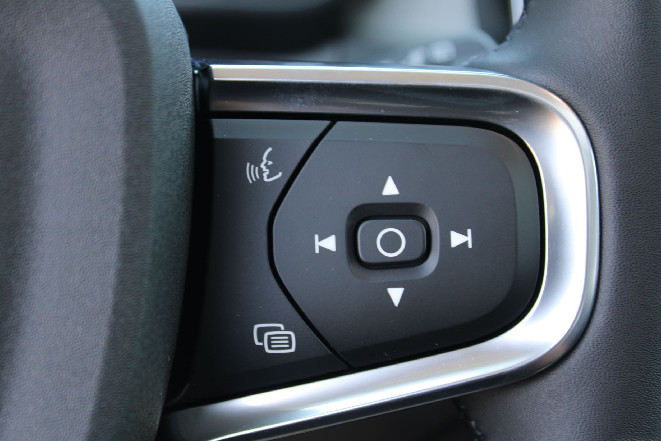 2026 Volvo XC40 Plus - Photo 15