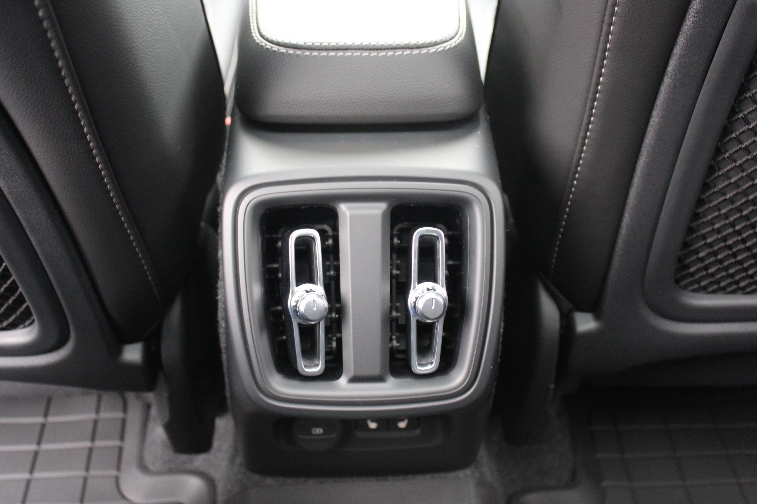 2026 Volvo XC40 Plus - Photo 43