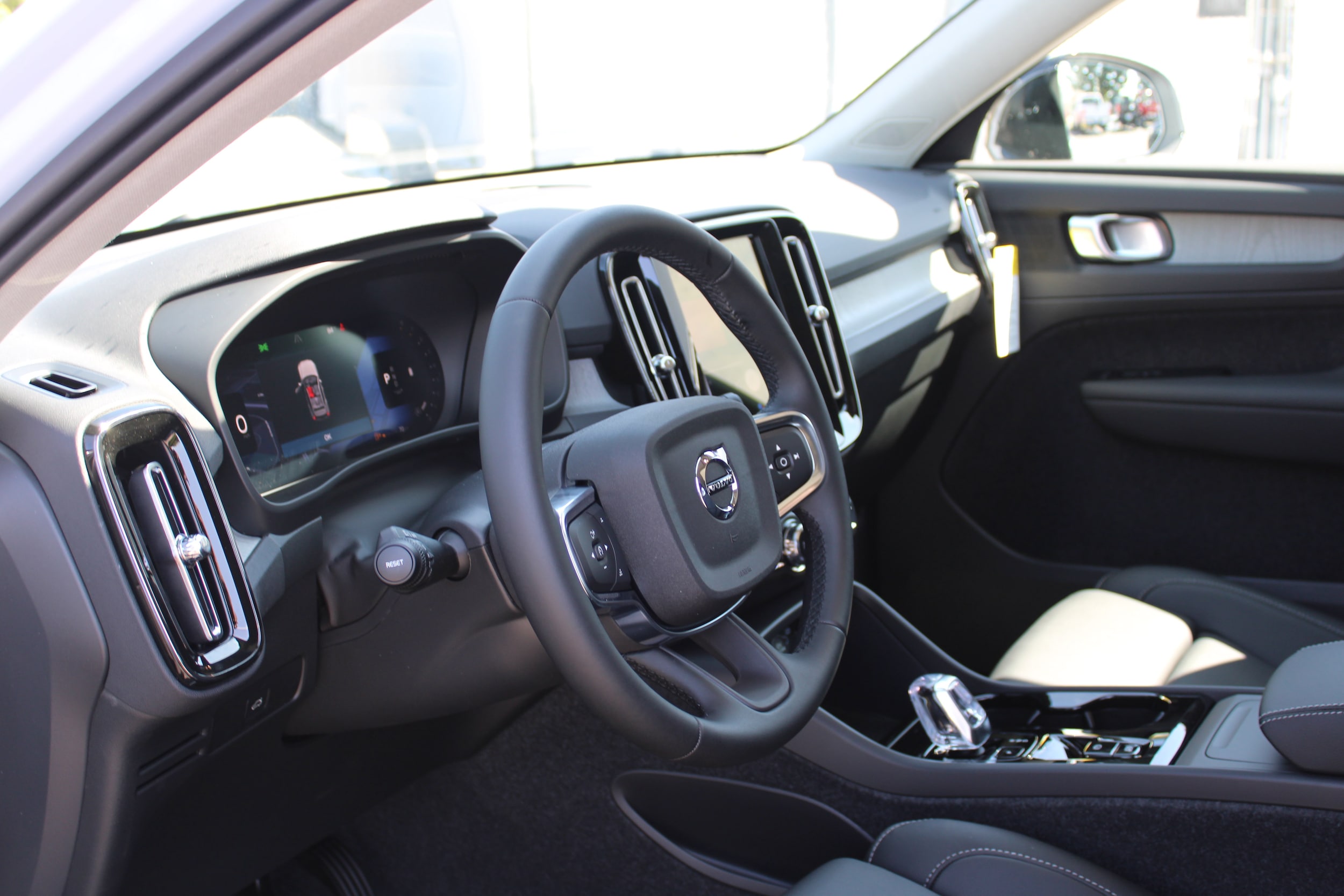 2026 Volvo XC40 Plus - Photo 11