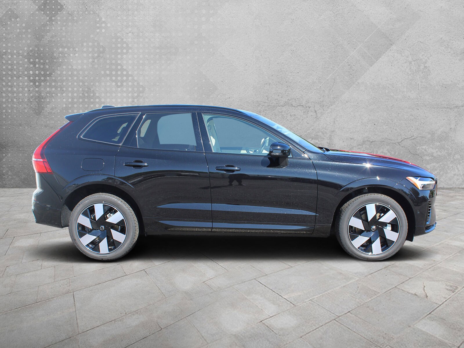 2025 Volvo XC60 T8 Plus photo 2