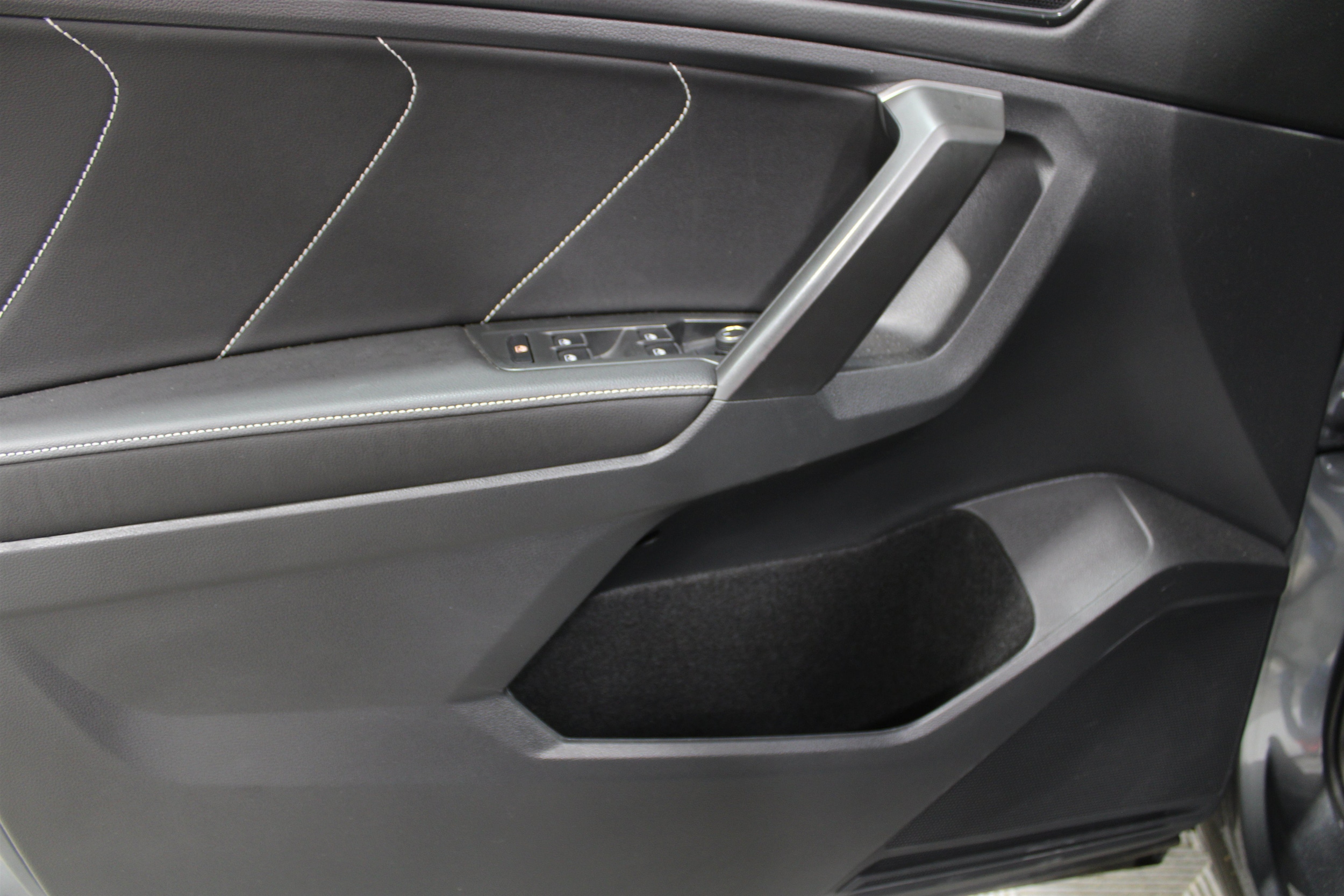 2024 Volkswagen Tiguan SE - Photo 6