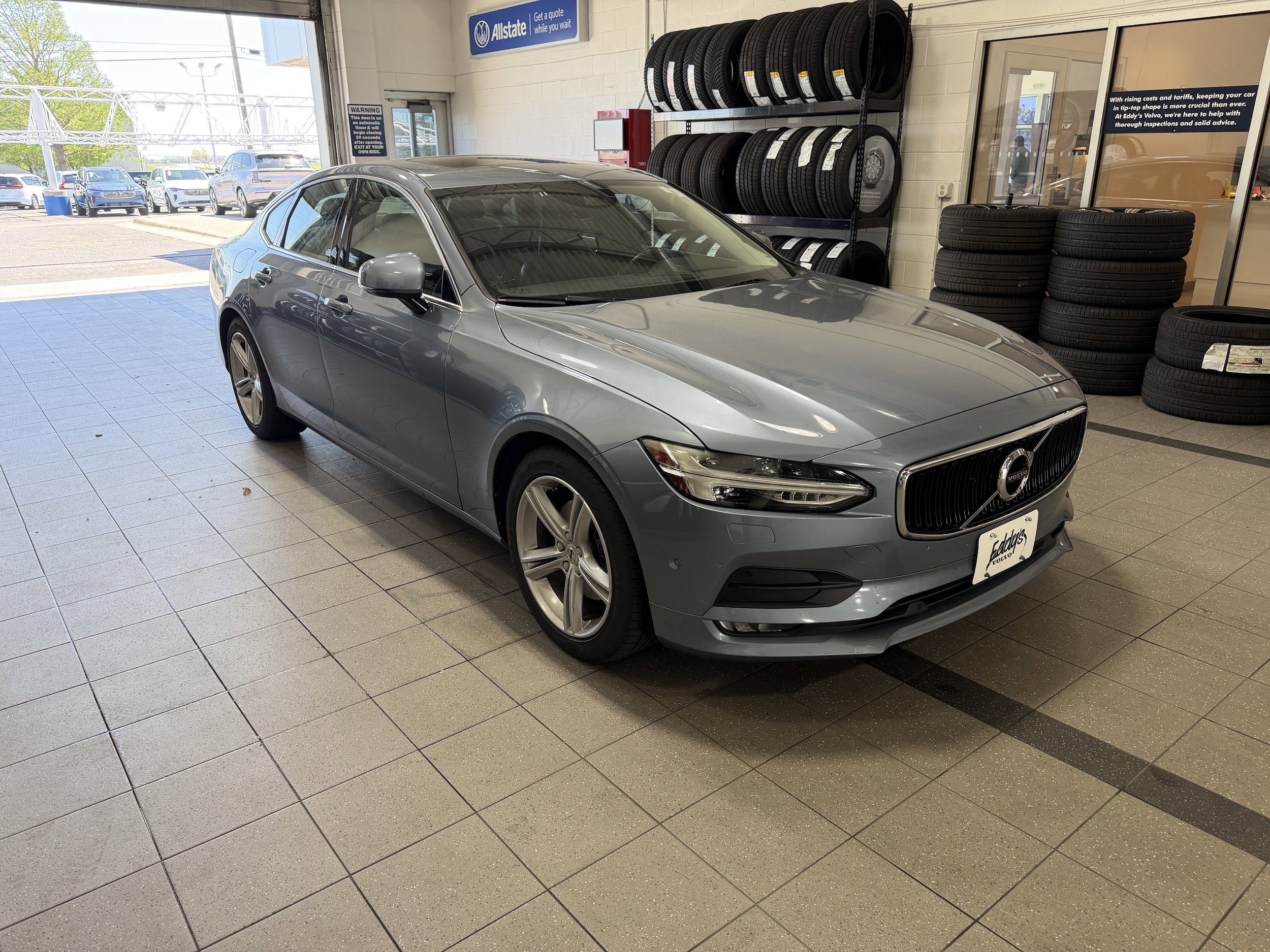 2017 Volvo S90 Momentum
