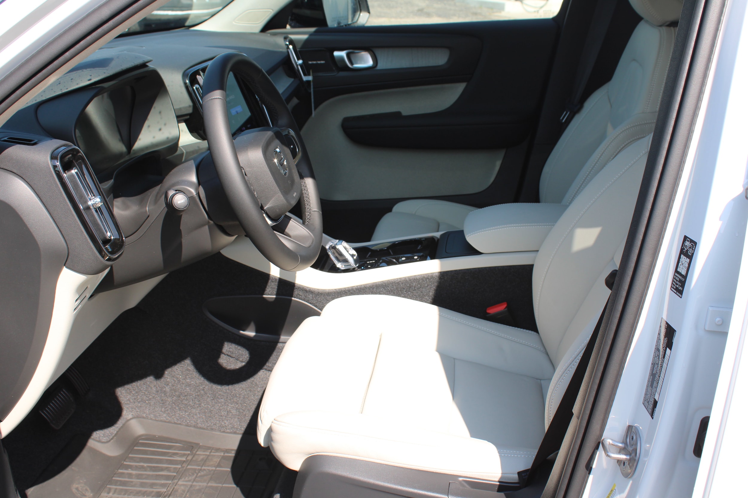 2026 Volvo XC40 Ultra - Photo 10