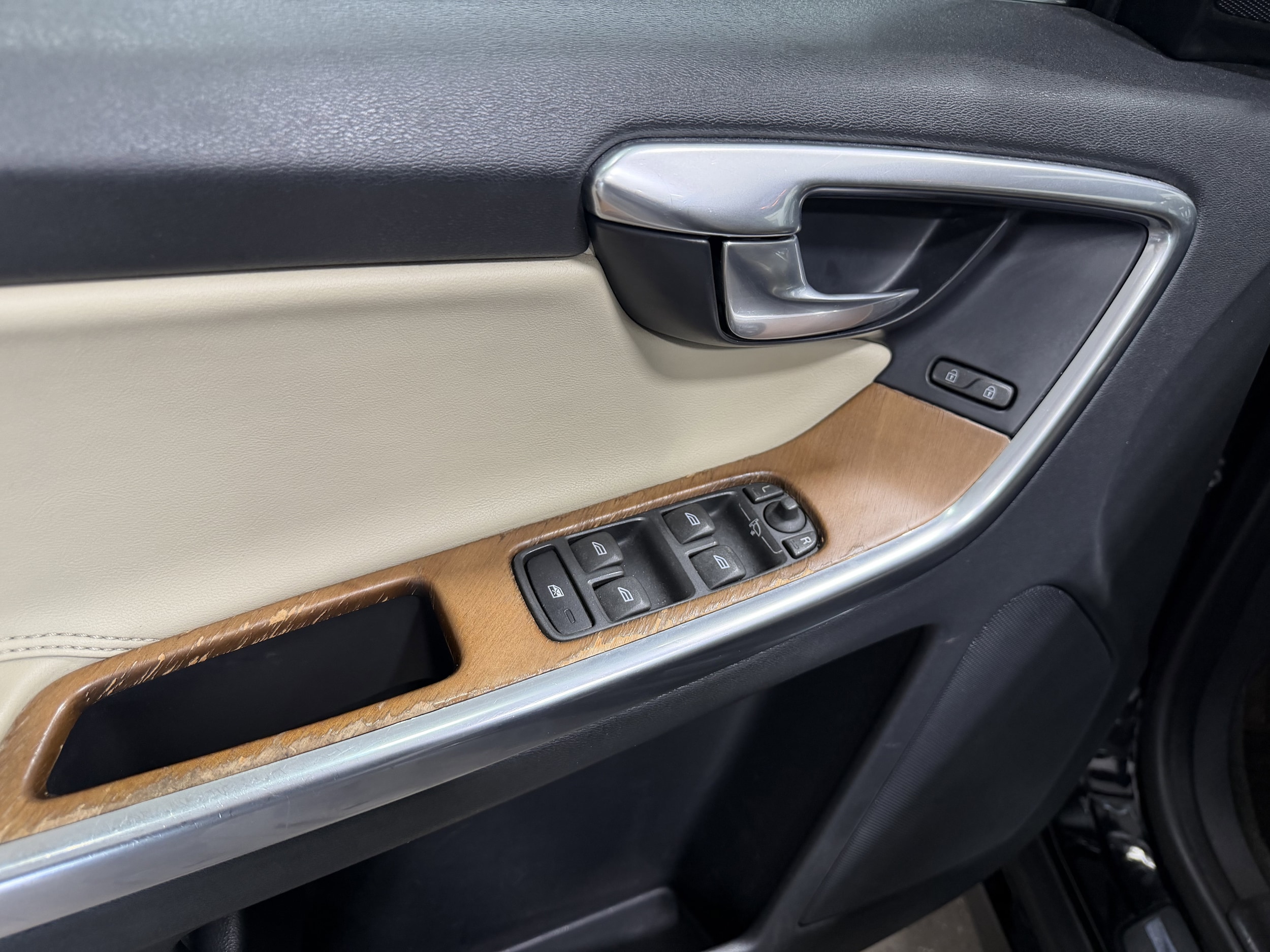2015 Volvo XC60 T6 Platinum - Photo 11