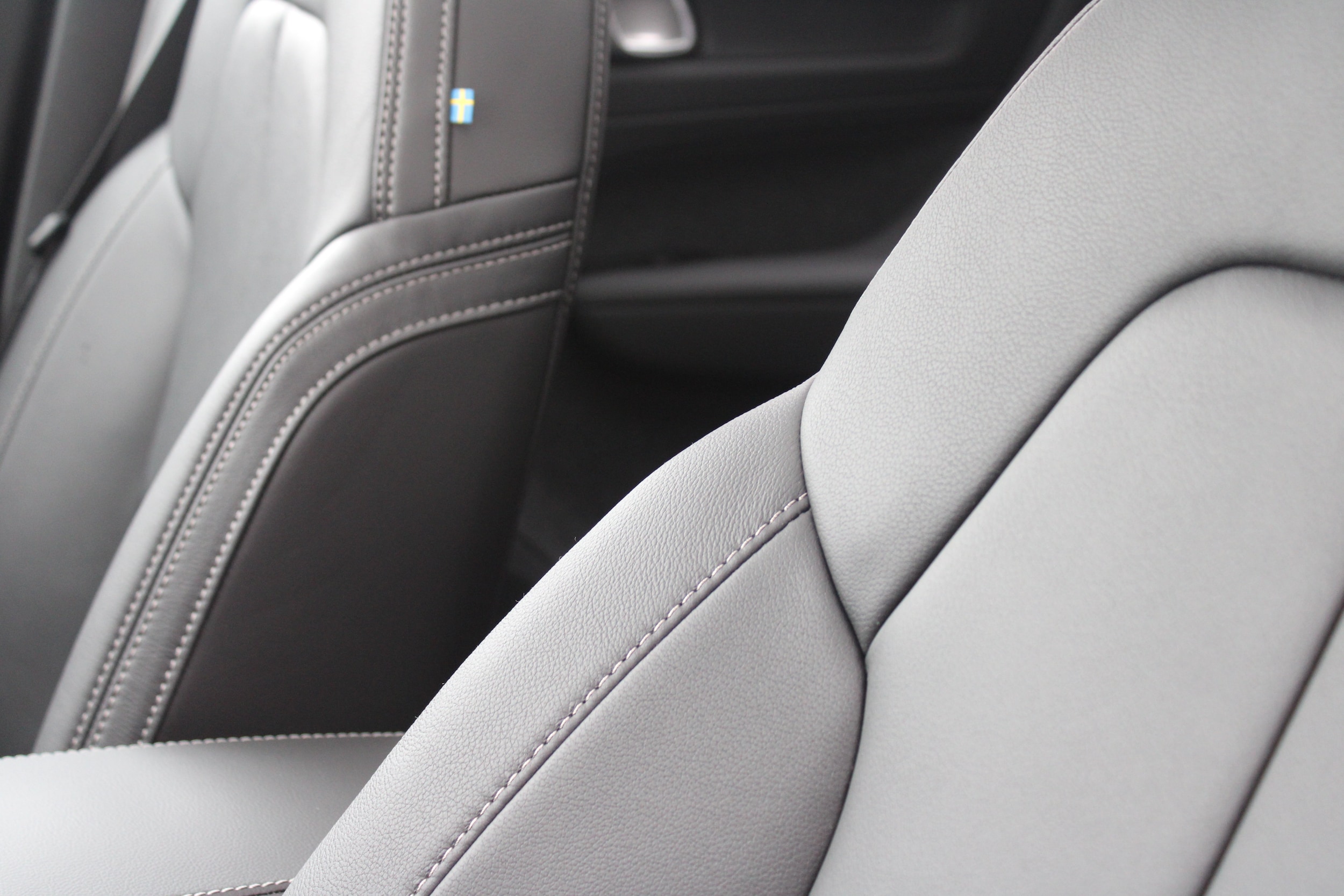 2026 Volvo XC40 Plus - Photo 17