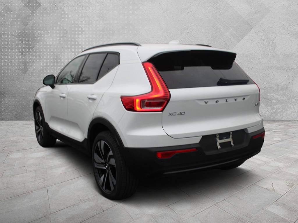 New 2026 Volvo XC40 B5 Ultra SUV