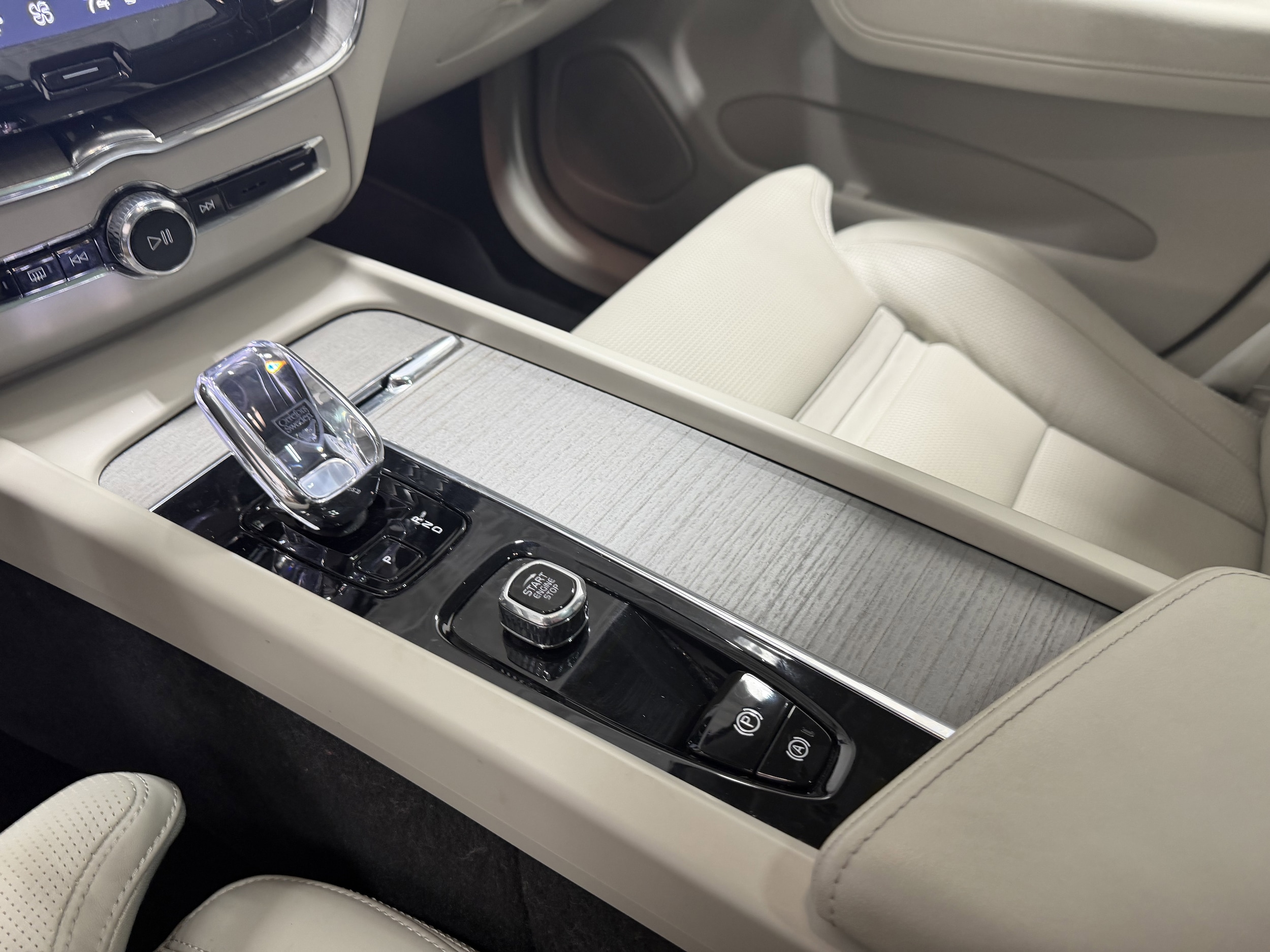 2023 Volvo XC60 Ultimate - Photo 17