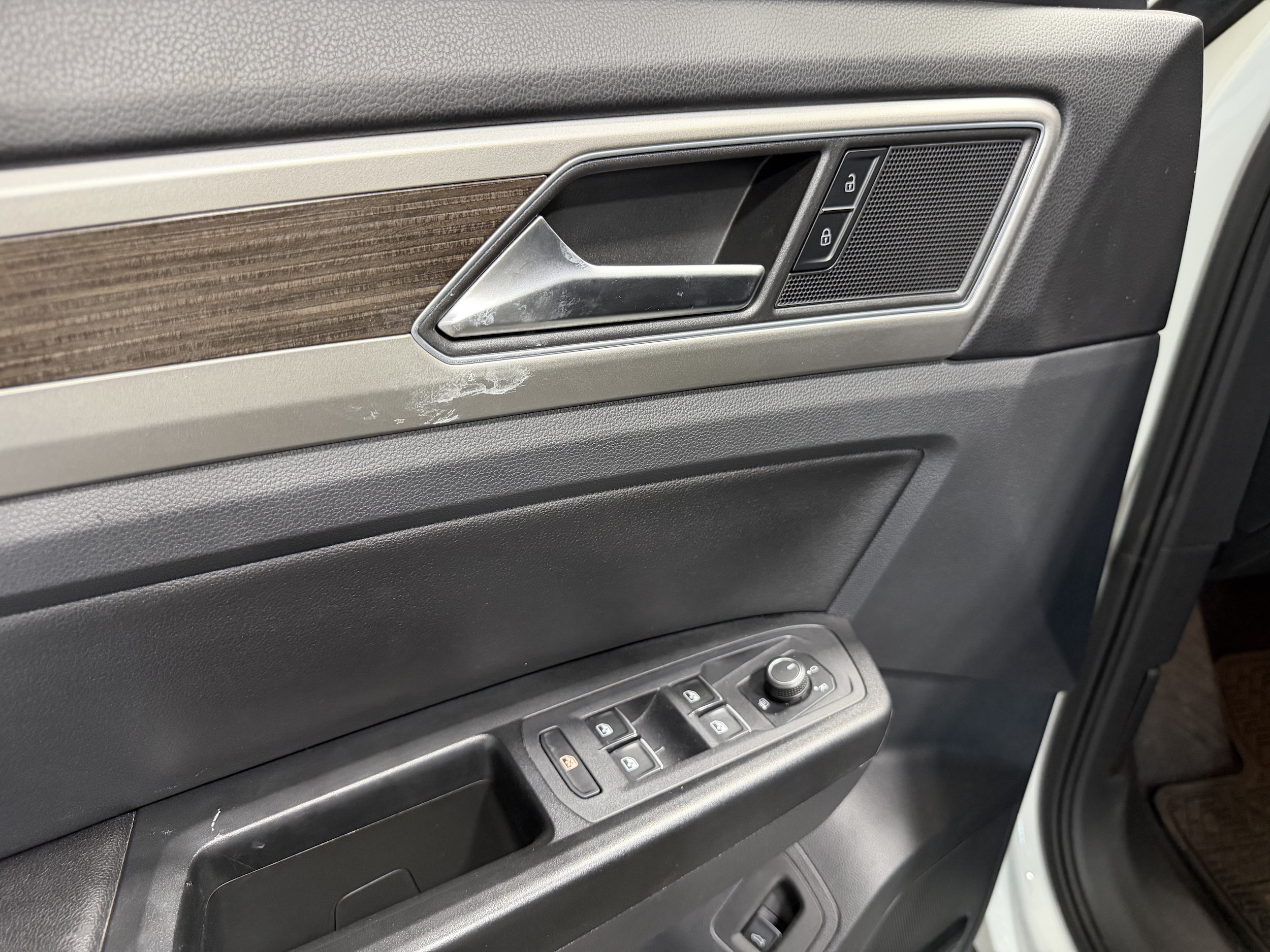 2018 Volkswagen Atlas SE w/Tech - Photo 11