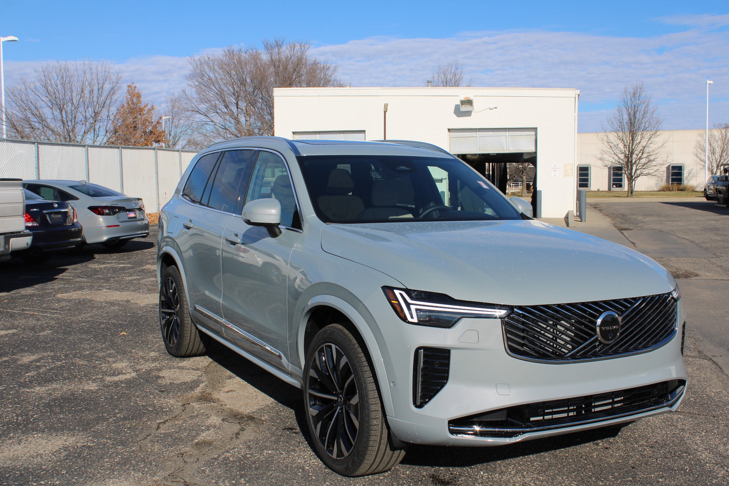 2026 Volvo XC90 Plus's photo