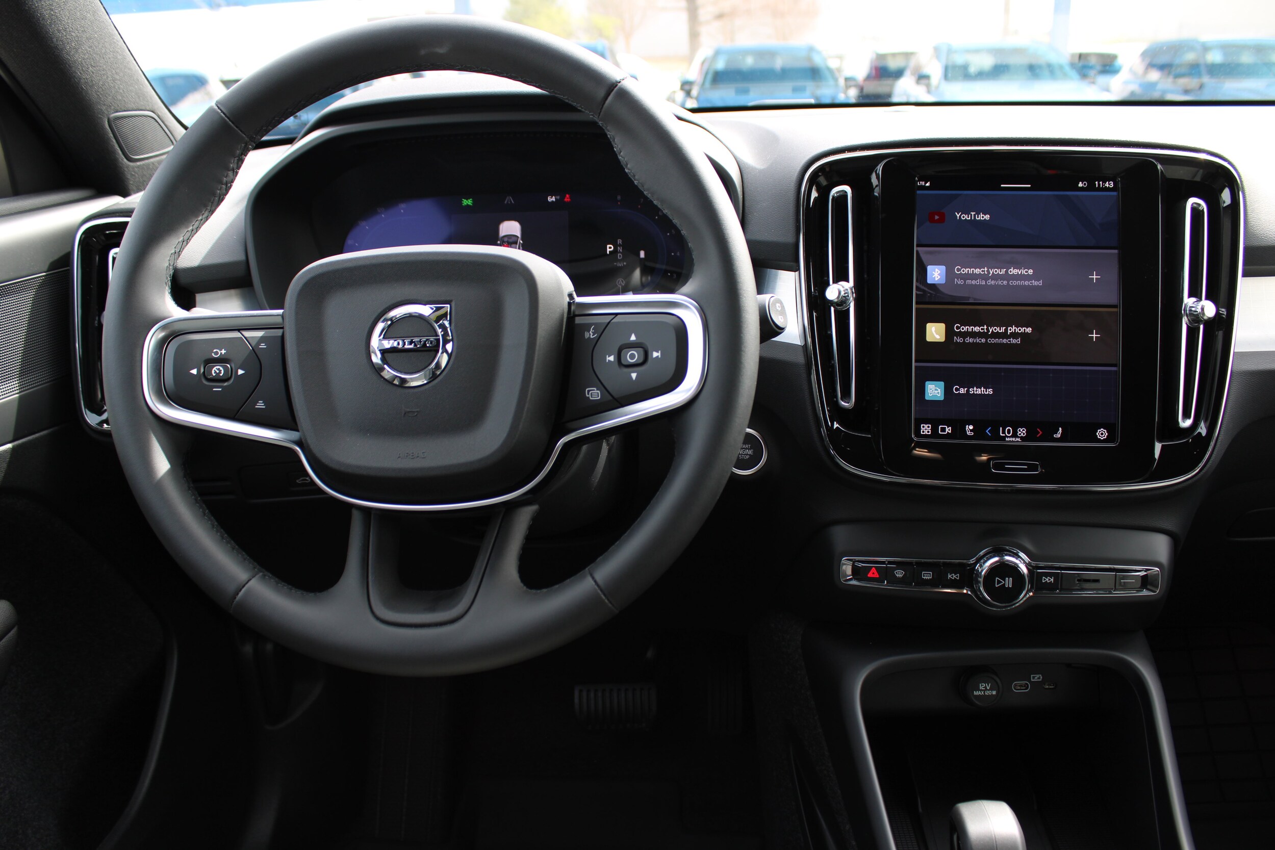 2025 Volvo XC40 Core photo 2