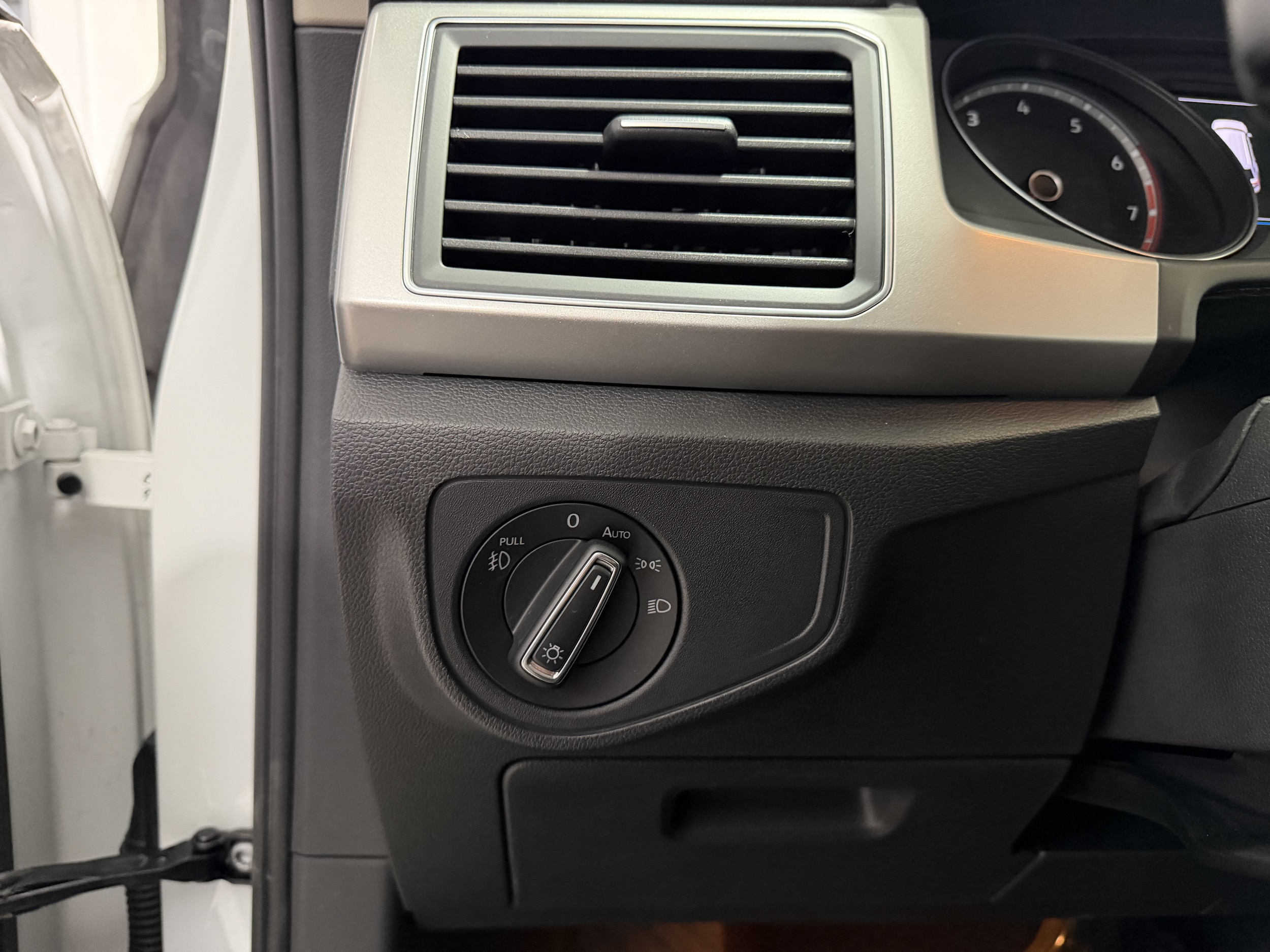 2018 Volkswagen Atlas SE w/Tech - Photo 14