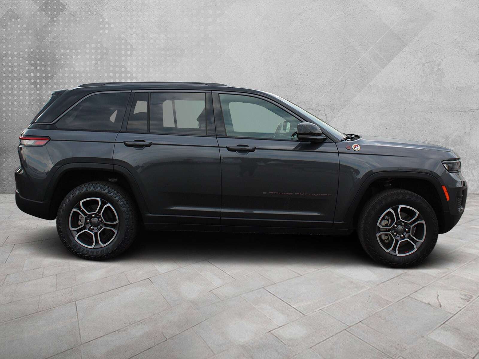2022 Jeep Grand Cherokee Trailhawk Sport photo 3