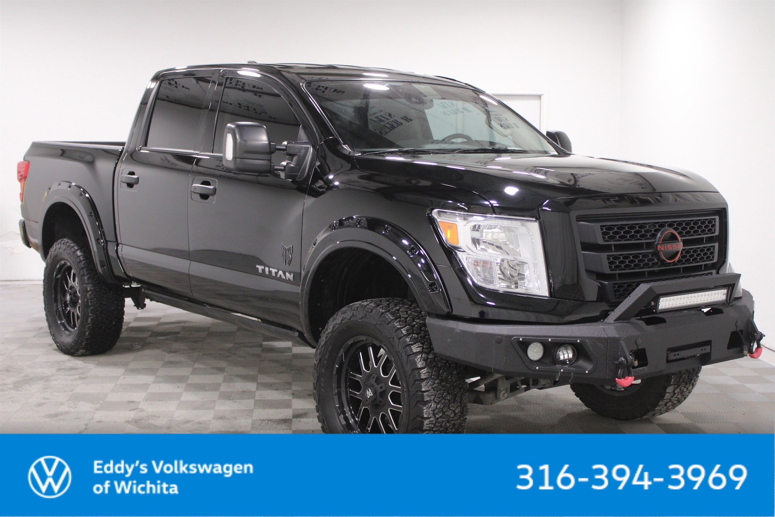 2022 Nissan Titan SV's photo