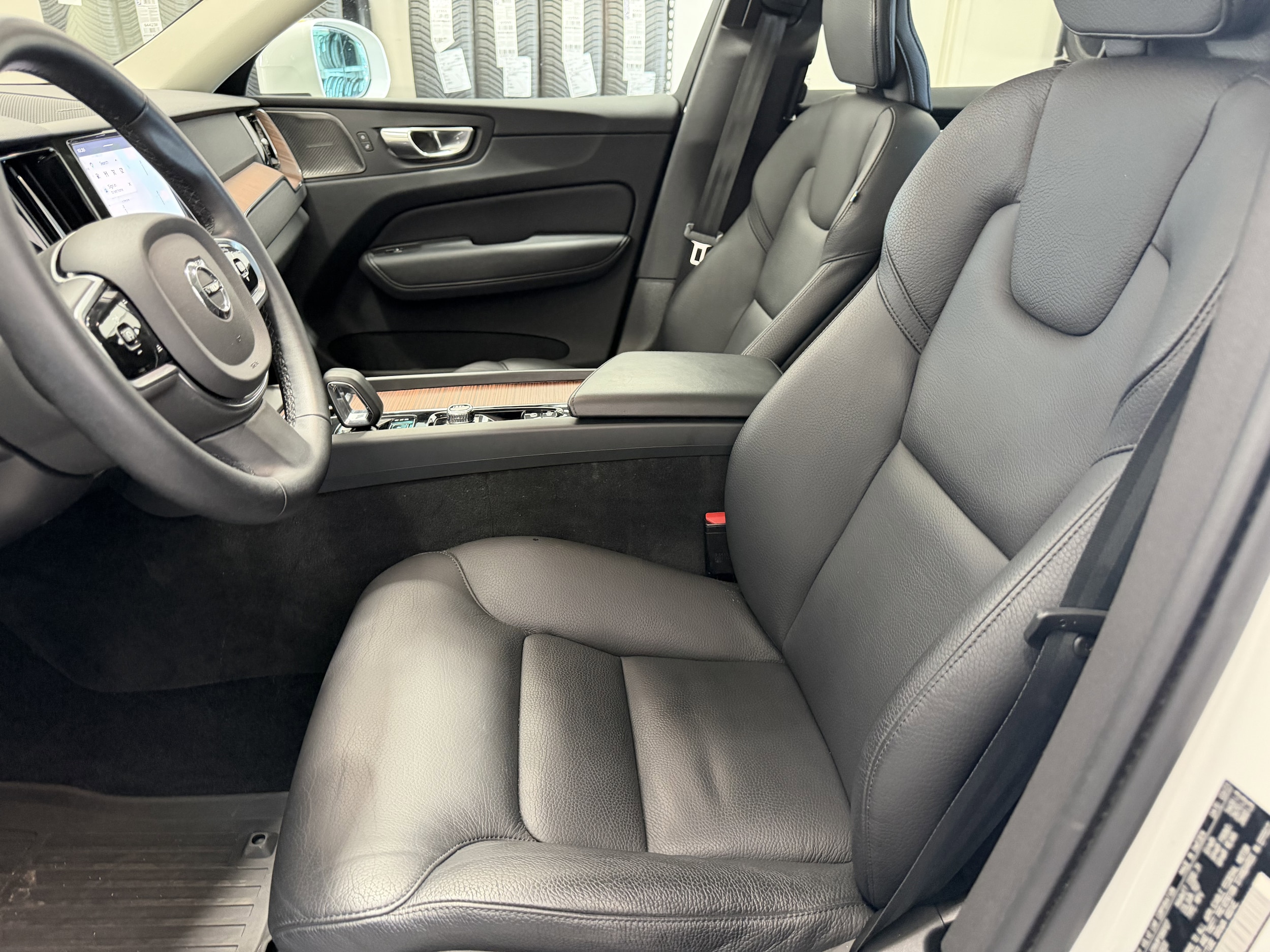 2023 Volvo XC60 Plus - Photo 16