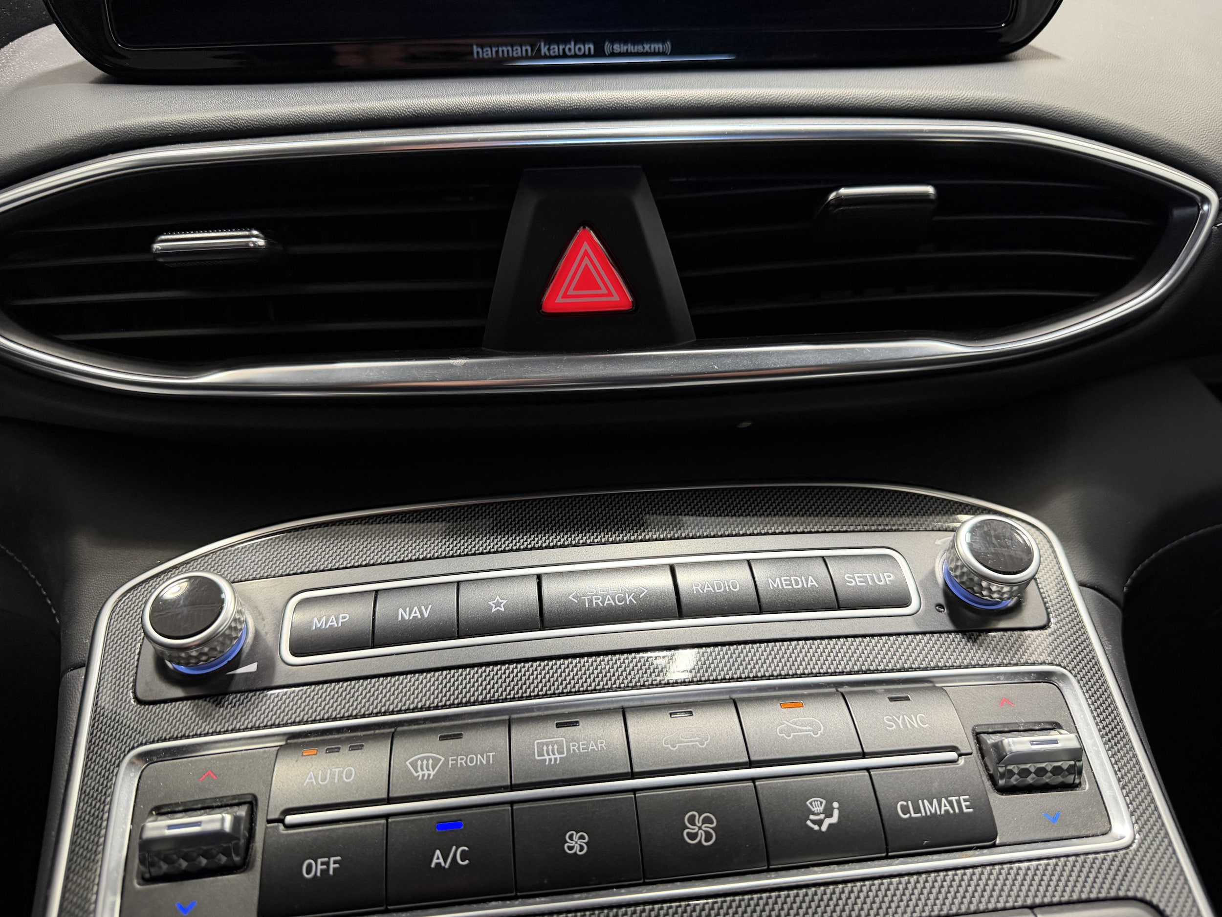 2022 Hyundai Santa Fe Limited - Photo 18