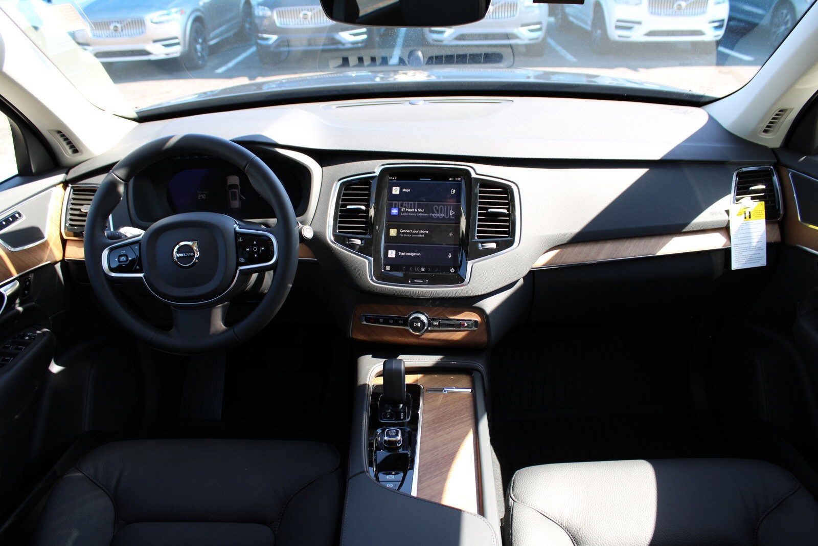 2025 Volvo XC90 T8 Plus photo 4