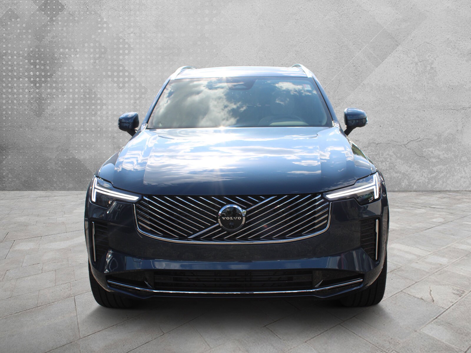 2026 Volvo XC90 Plus photo 2