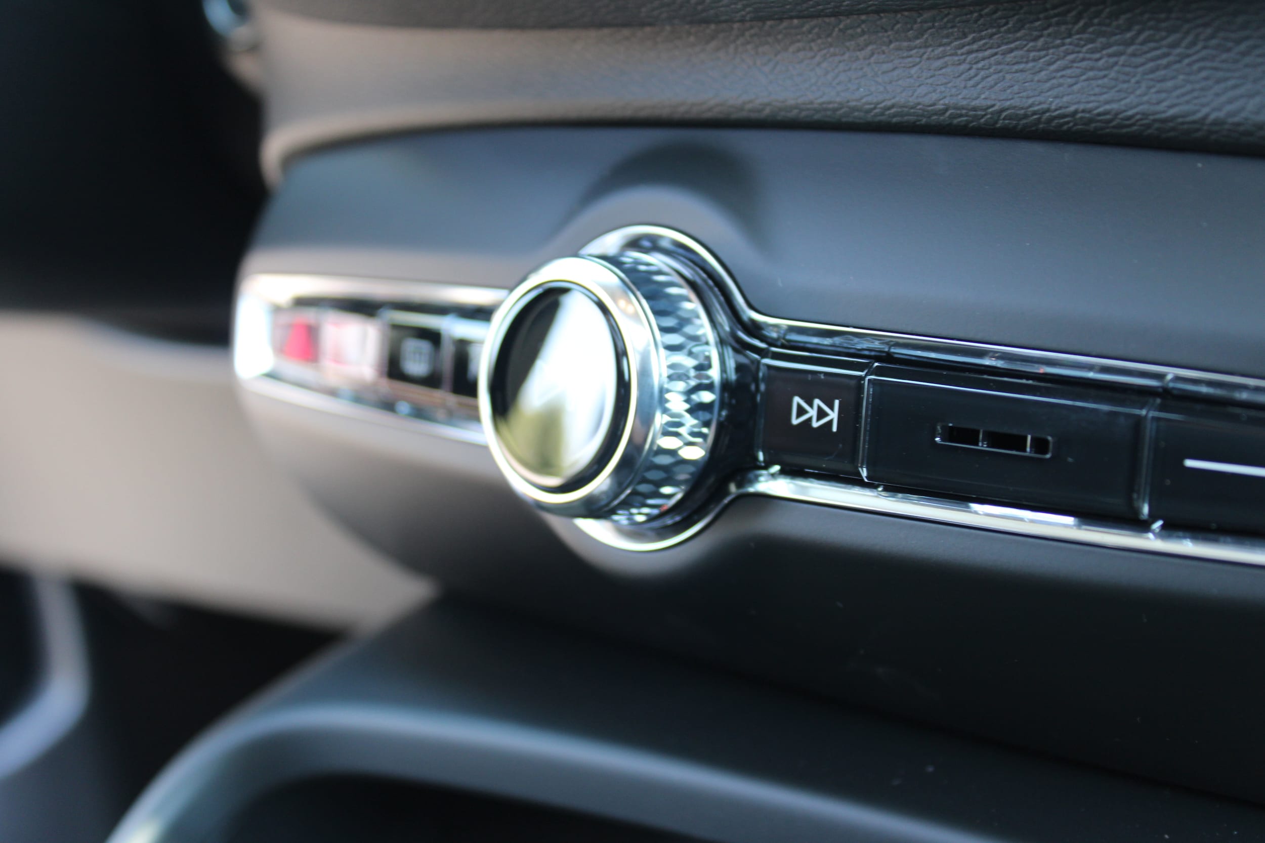 2026 Volvo XC40 Plus - Photo 22