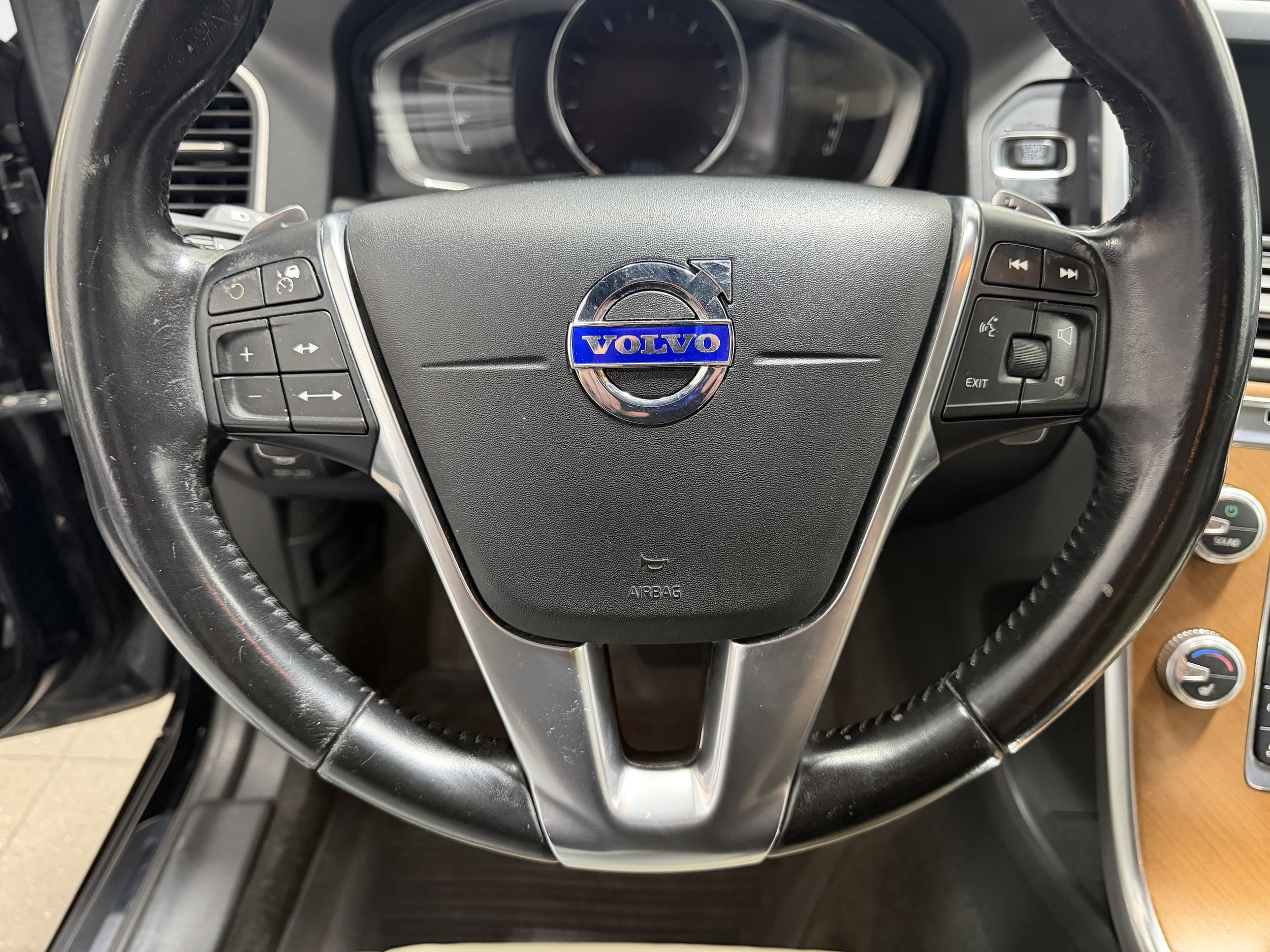 2015 Volvo XC60 T6 Platinum - Photo 14