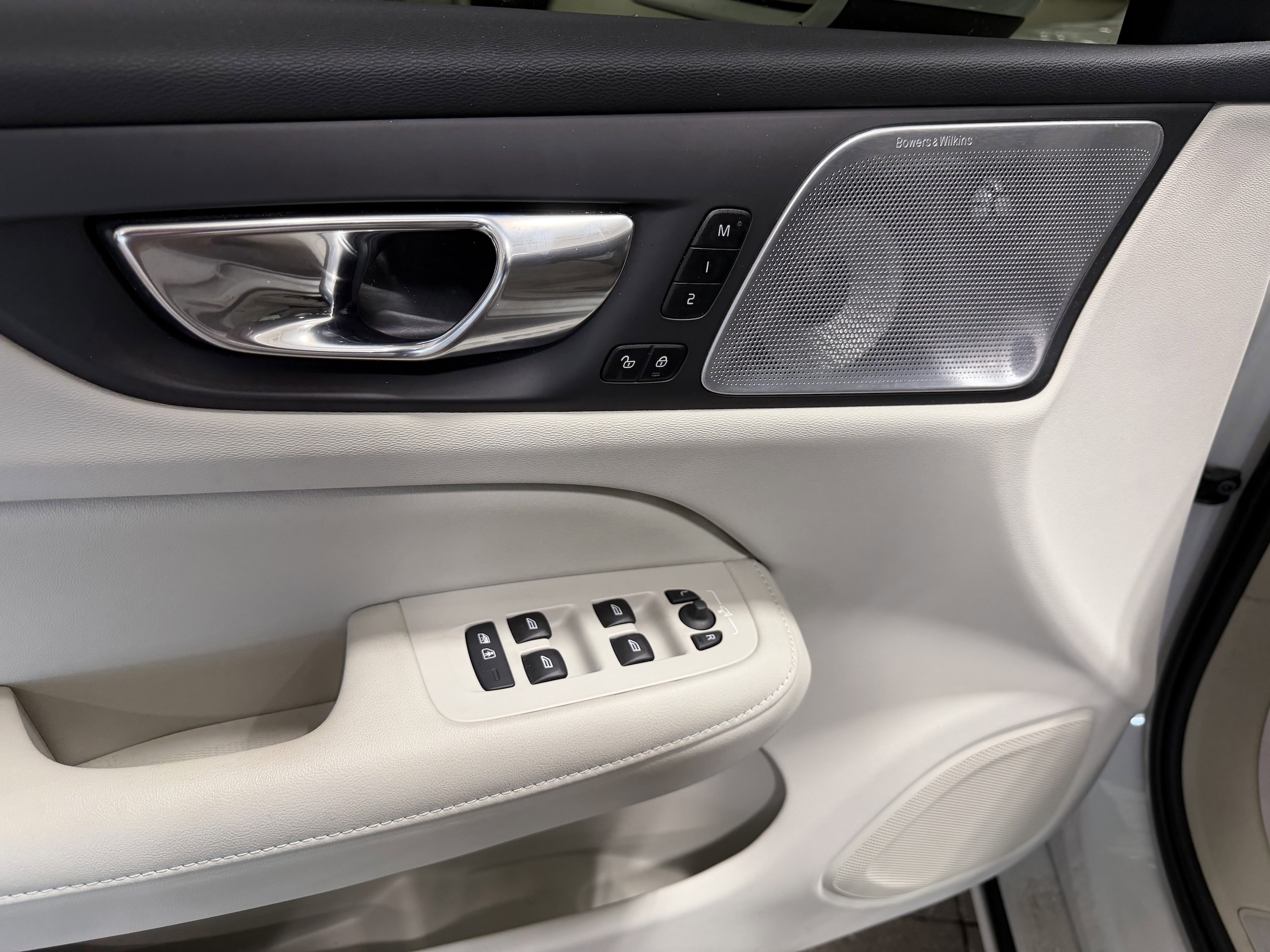 2023 Volvo S60 Ultimate - Photo 11