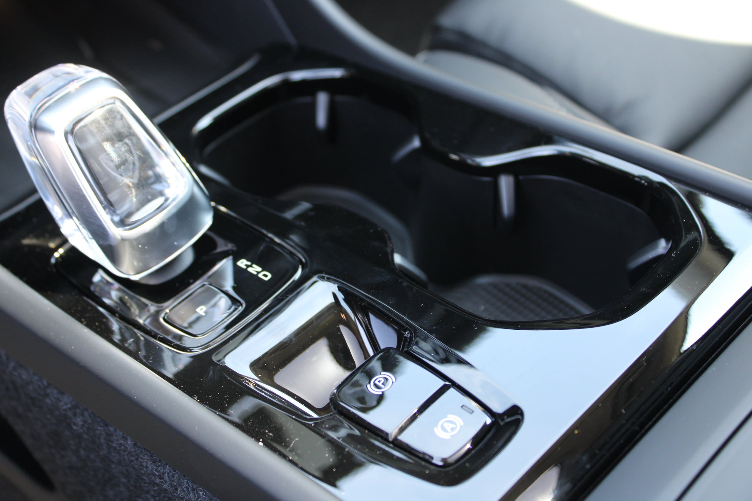 2026 Volvo XC40 Plus - Photo 24
