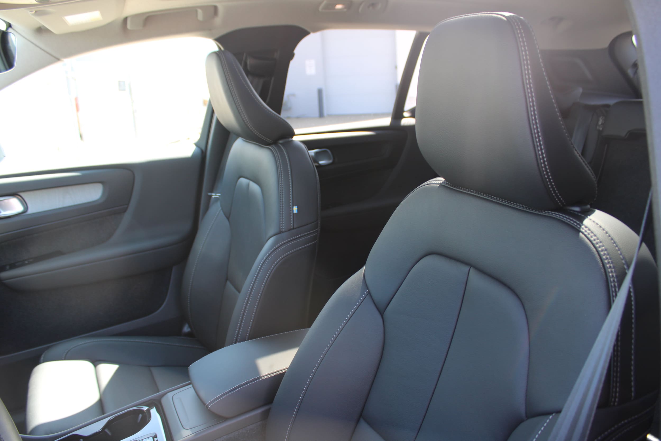 2026 Volvo XC40 Plus - Photo 10