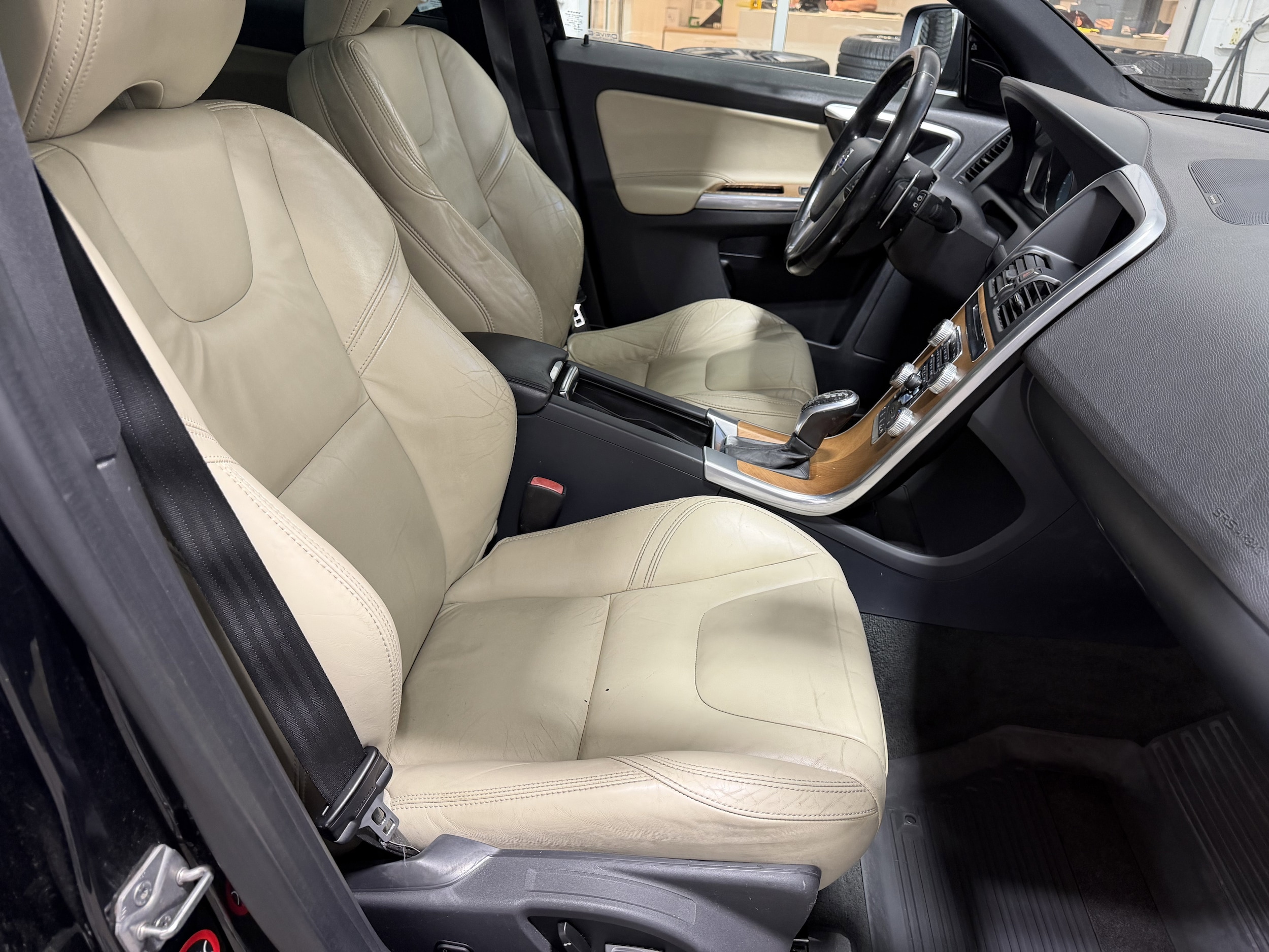 2015 Volvo XC60 T6 Platinum - Photo 22