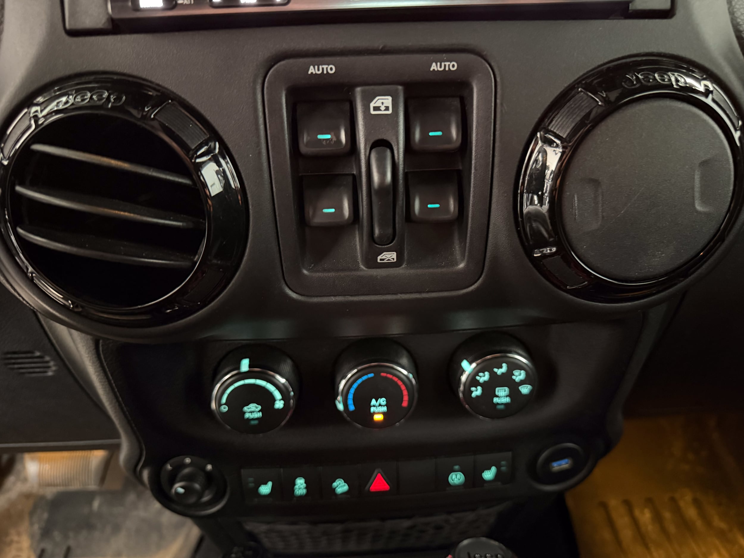2016 Jeep Wrangler Unlimited Backcountry - Photo 15