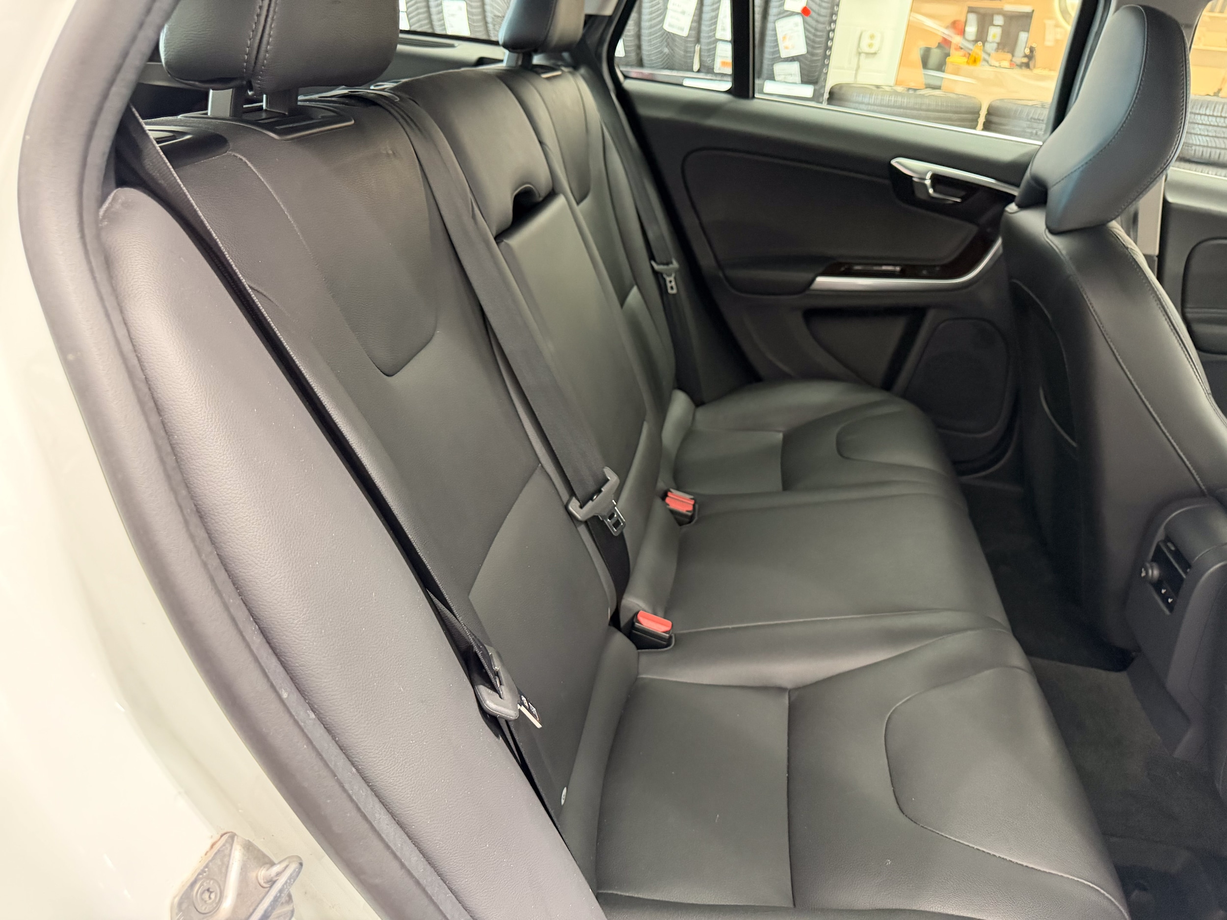 2017 Volvo V60 Premier - Photo 29