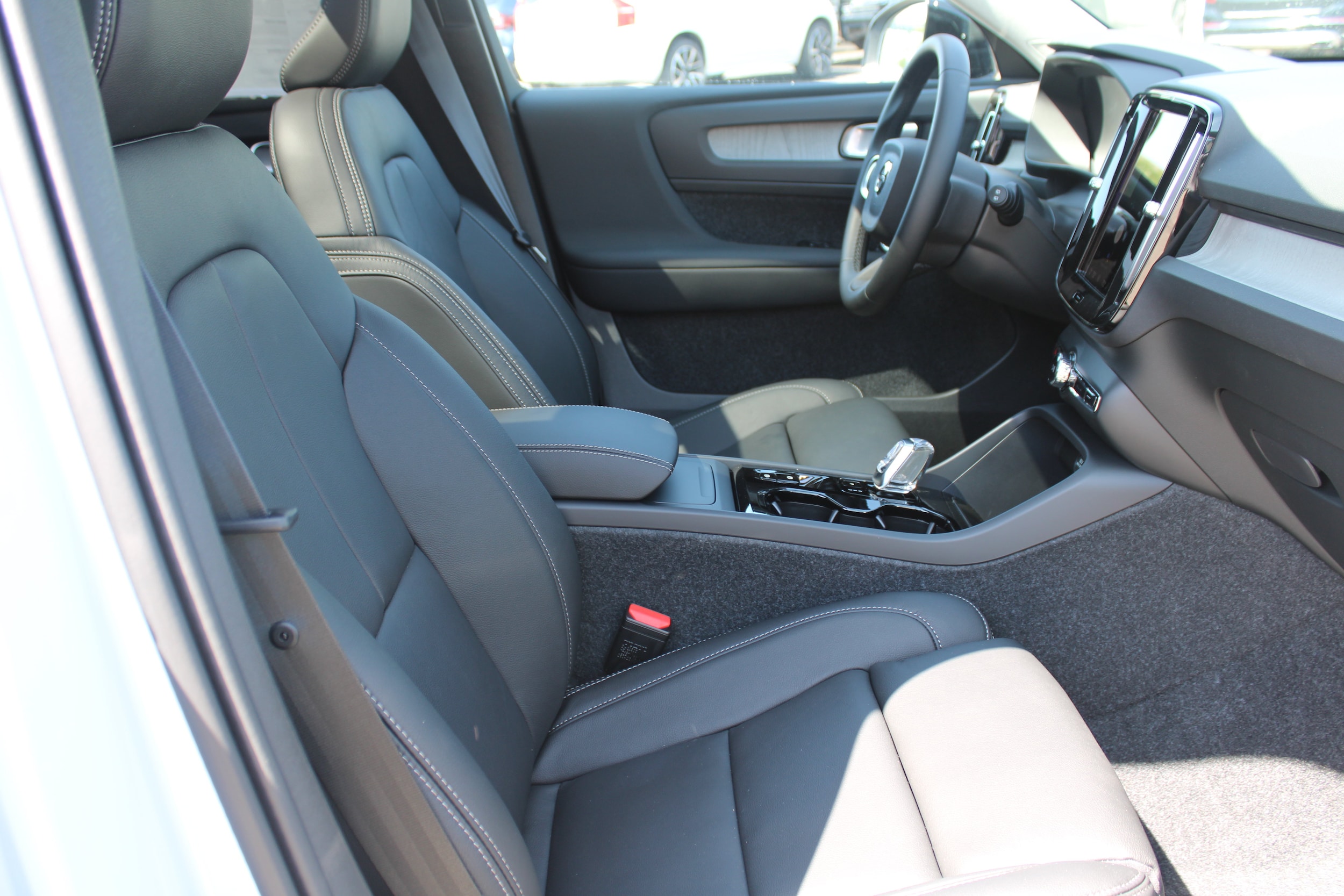 2026 Volvo XC40 Plus - Photo 39