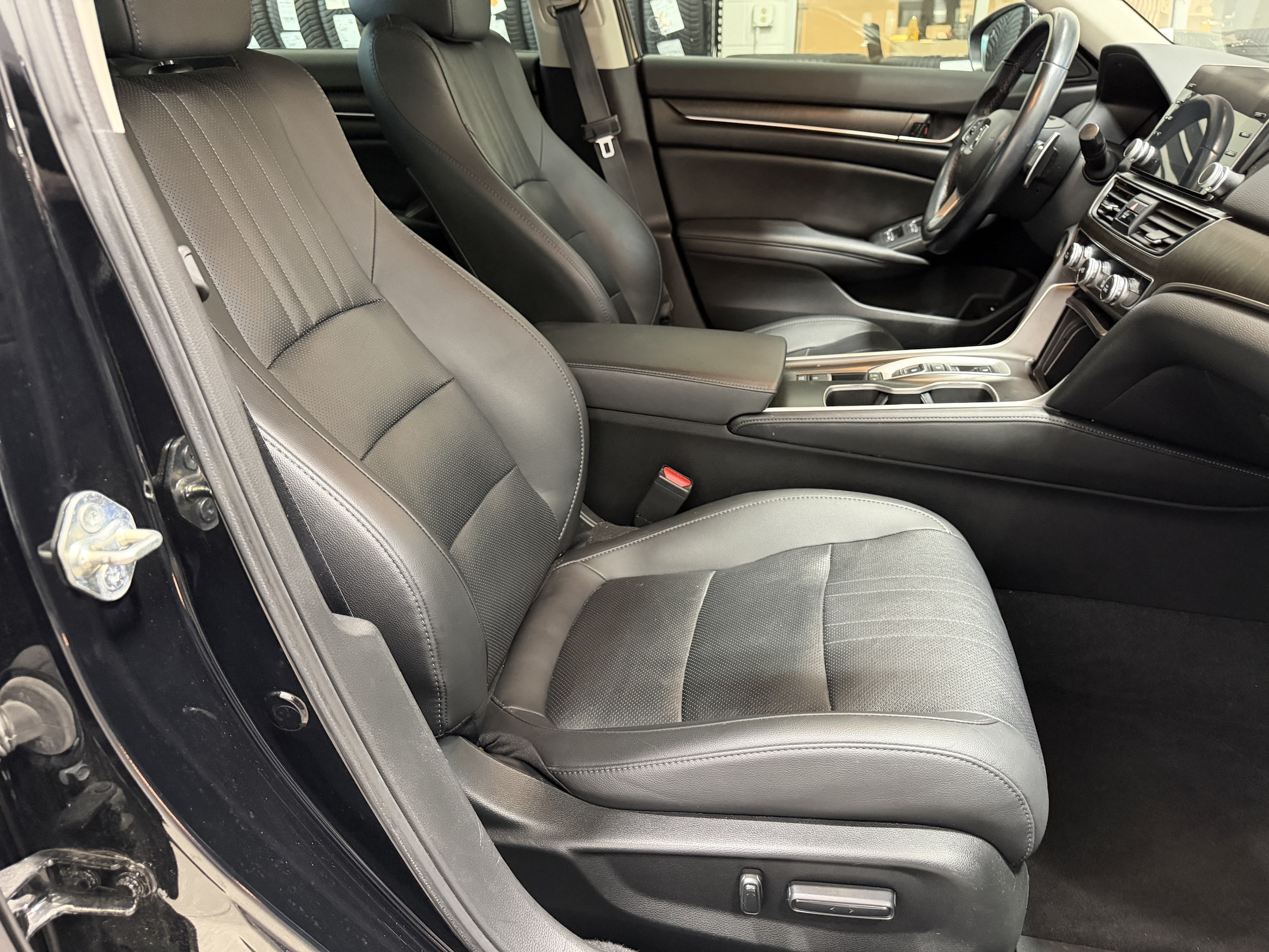 2021 Honda Accord Touring - Photo 27