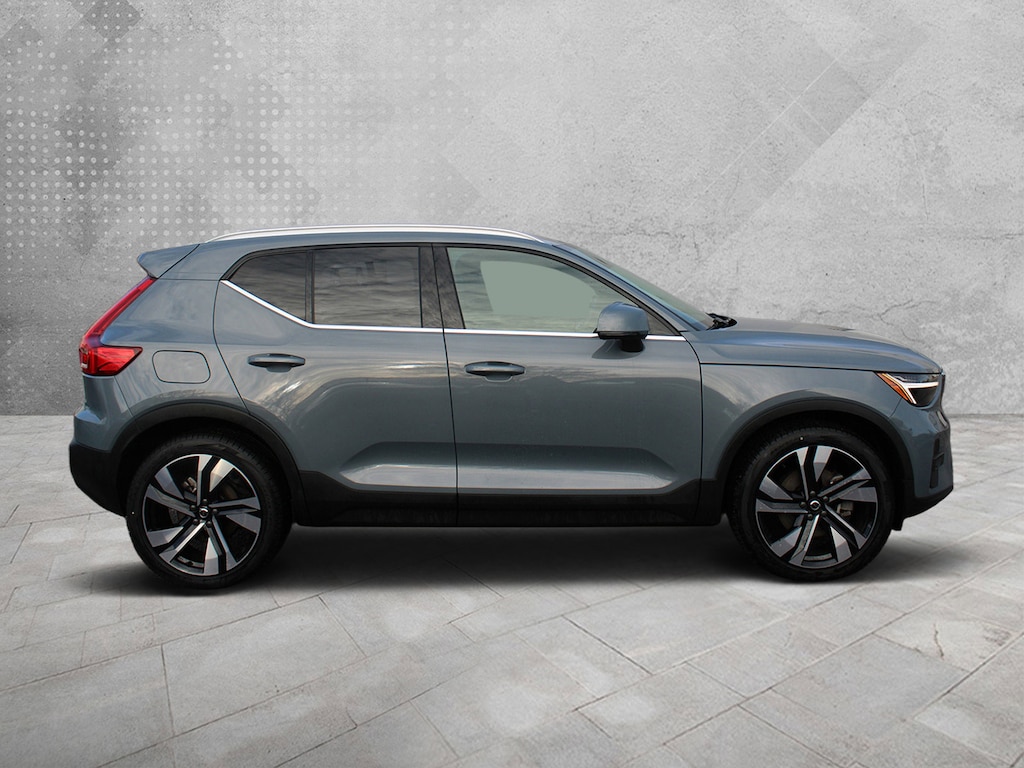 Used 2023 Volvo XC40 B5 AWD Plus Bright Sport Utility