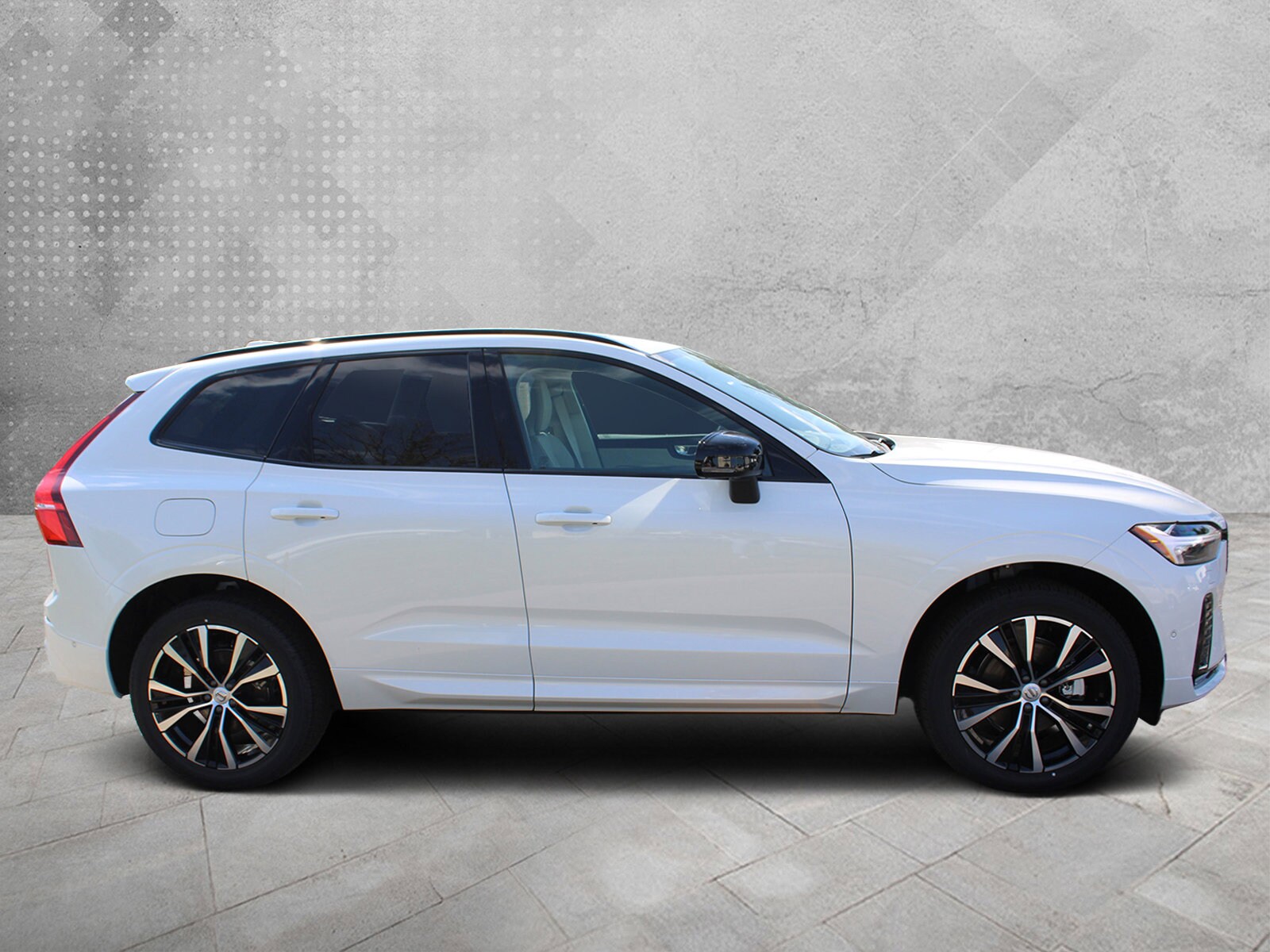 2025 Volvo XC60 B5 Plus photo 2